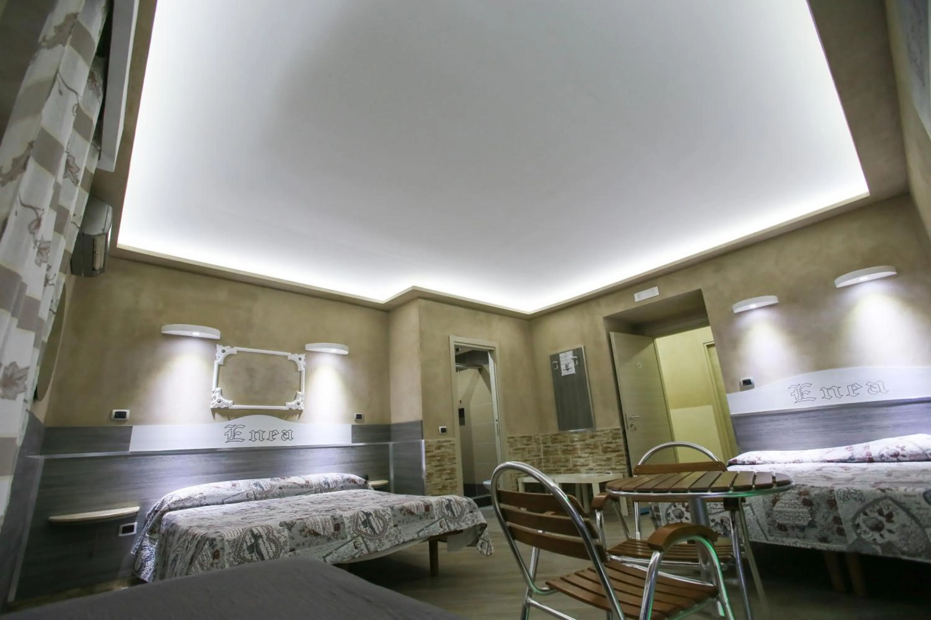 Photo of the whole room in Pensione Enea