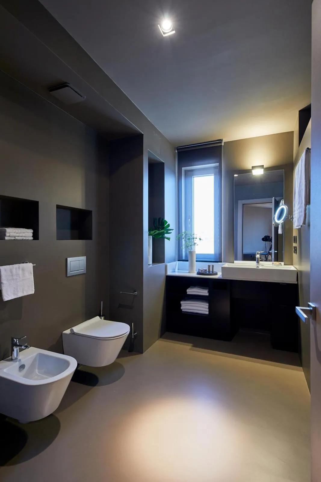 Toilet in Delparco Hotel