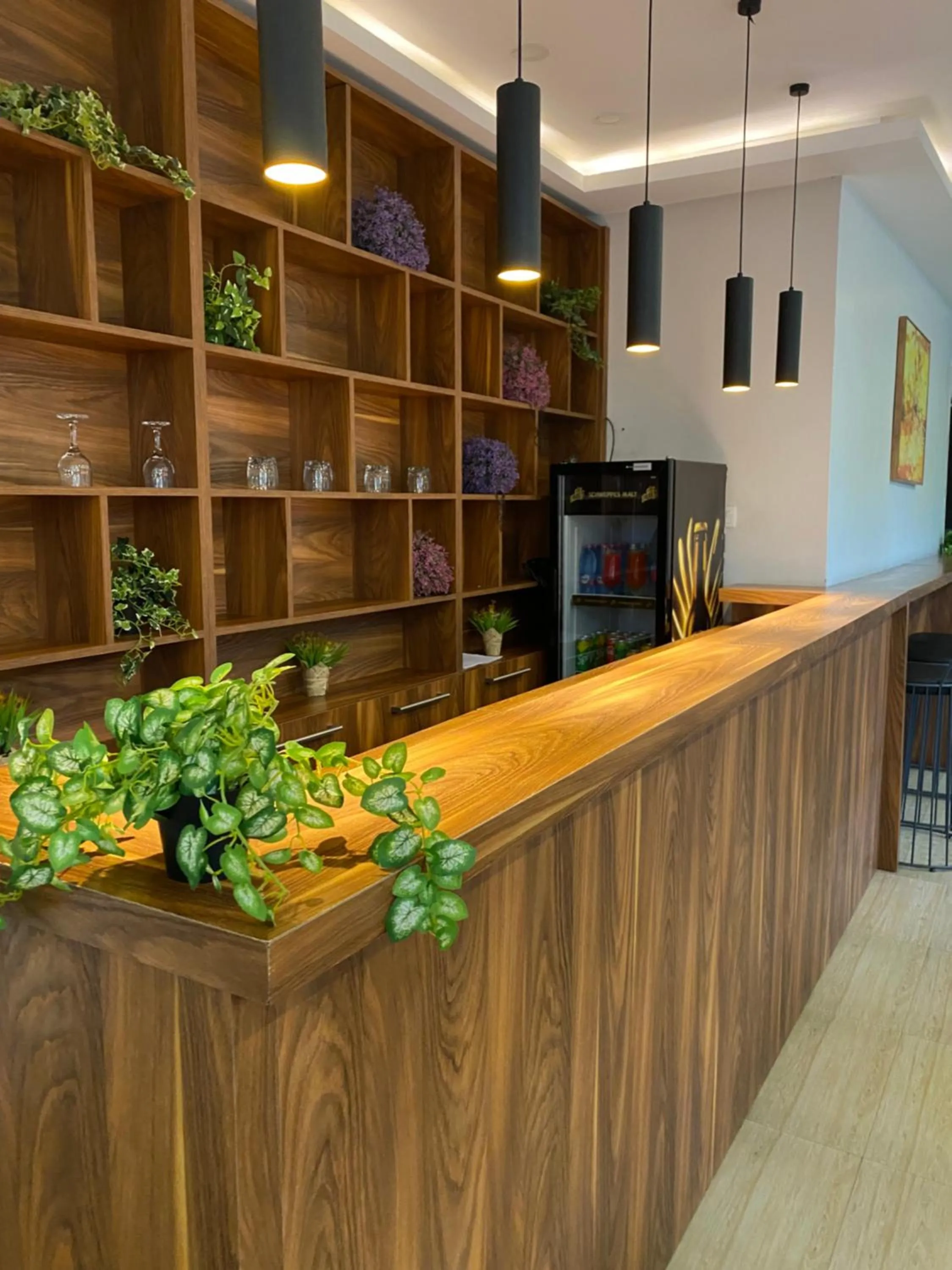 Restaurant/places to eat in The Cabin Hotel