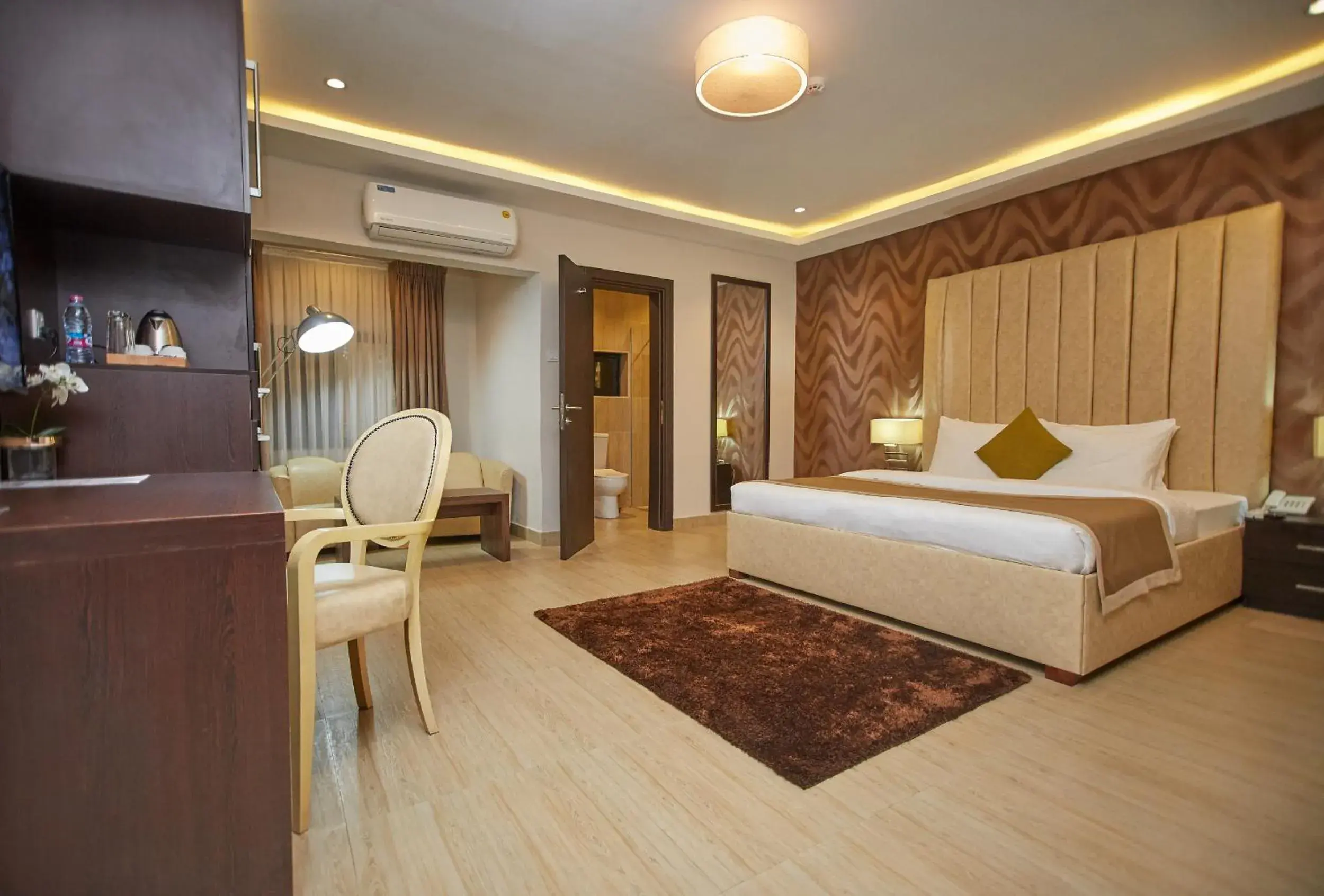 Deluxe Room in The Cabin Hotel Deluxe Room in The Cabin Hotel