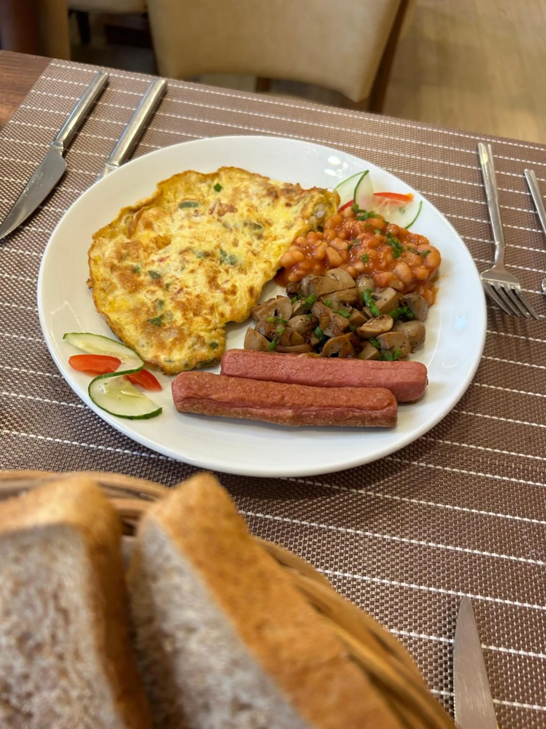 Restaurant/places to eat in The Cabin Hotel