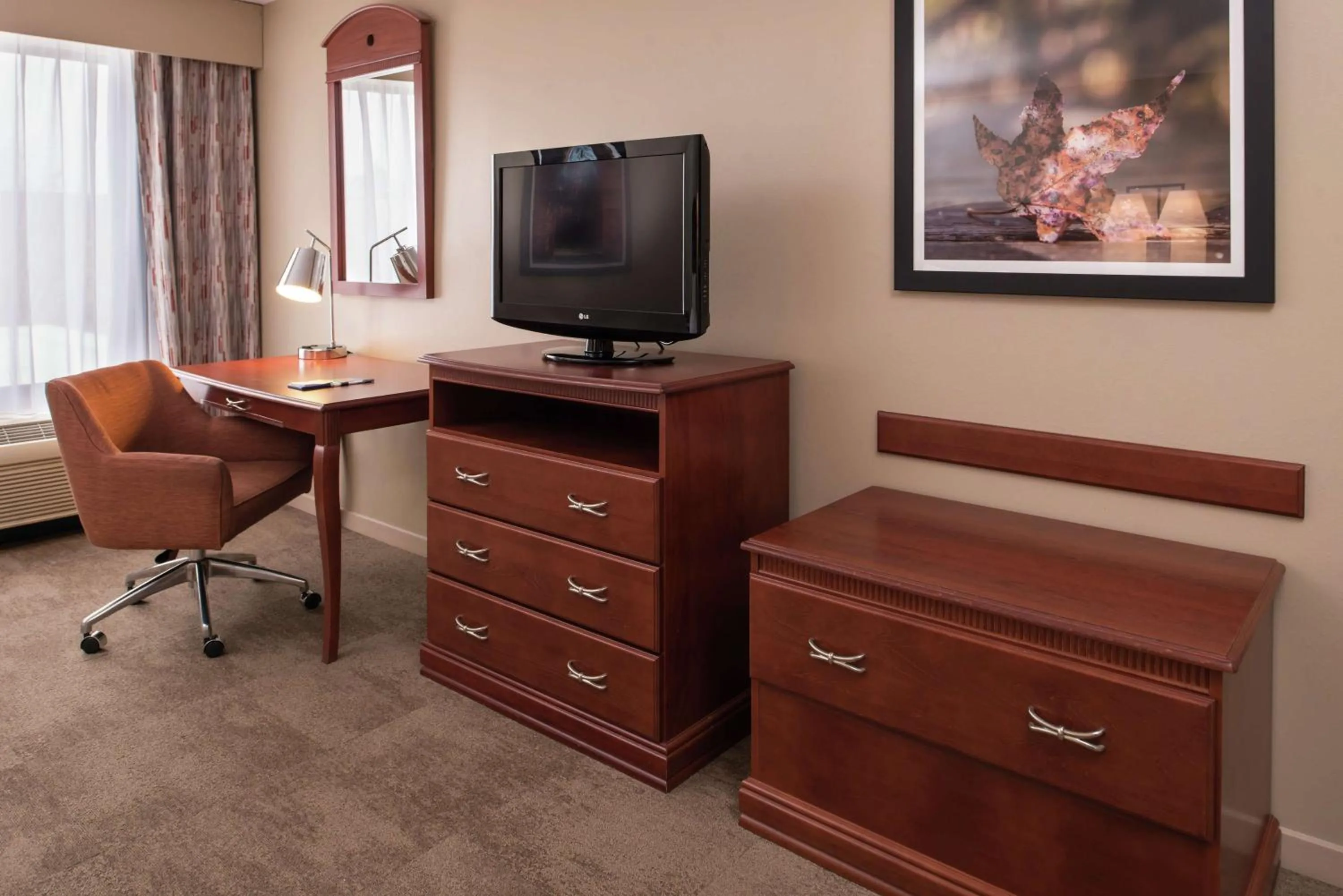 Bedroom in Hampton Inn Columbia Northeast-Fort Jackson Area