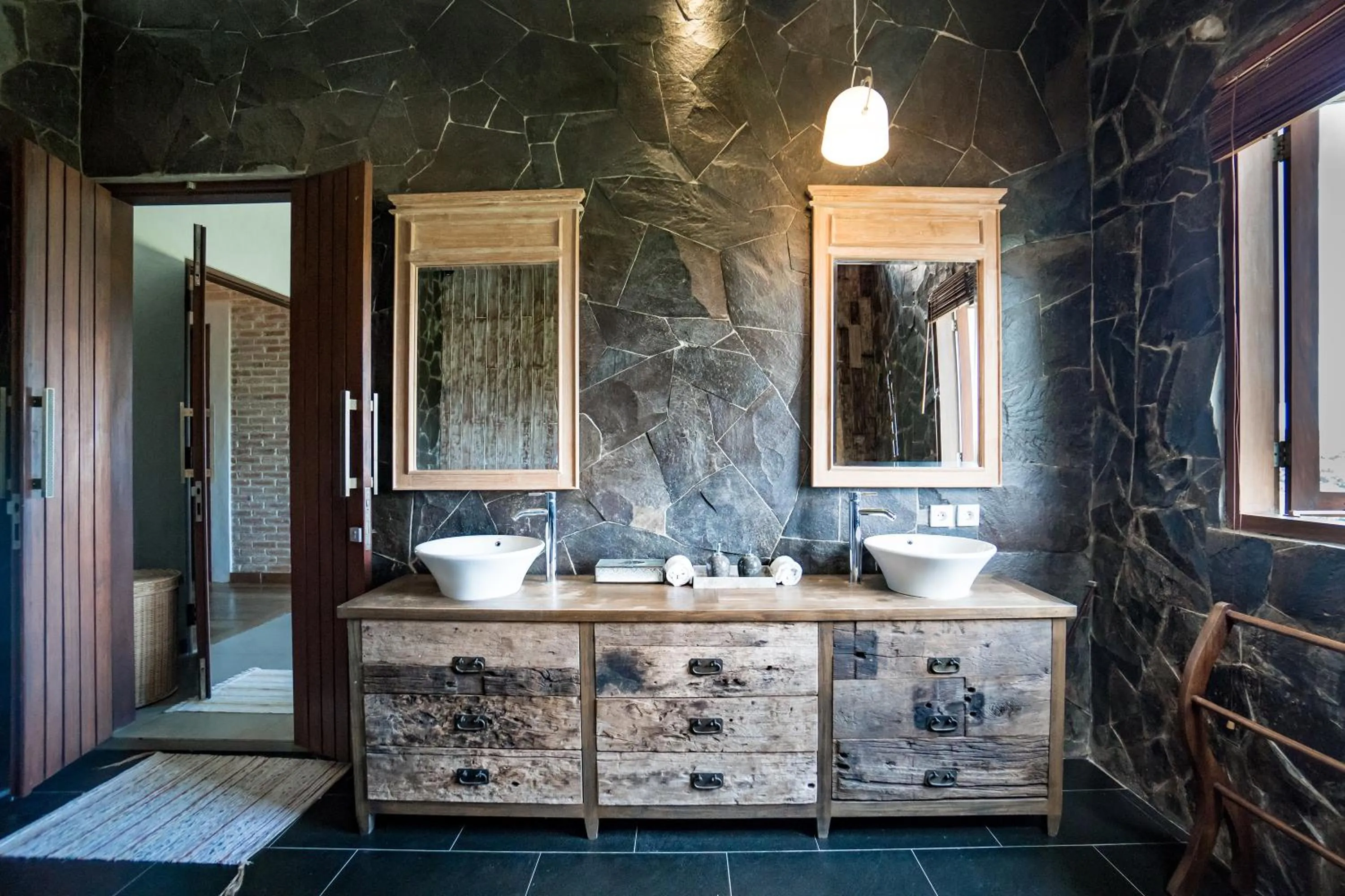 Bathroom in The Ocean Views Luxury Villas & Apartment