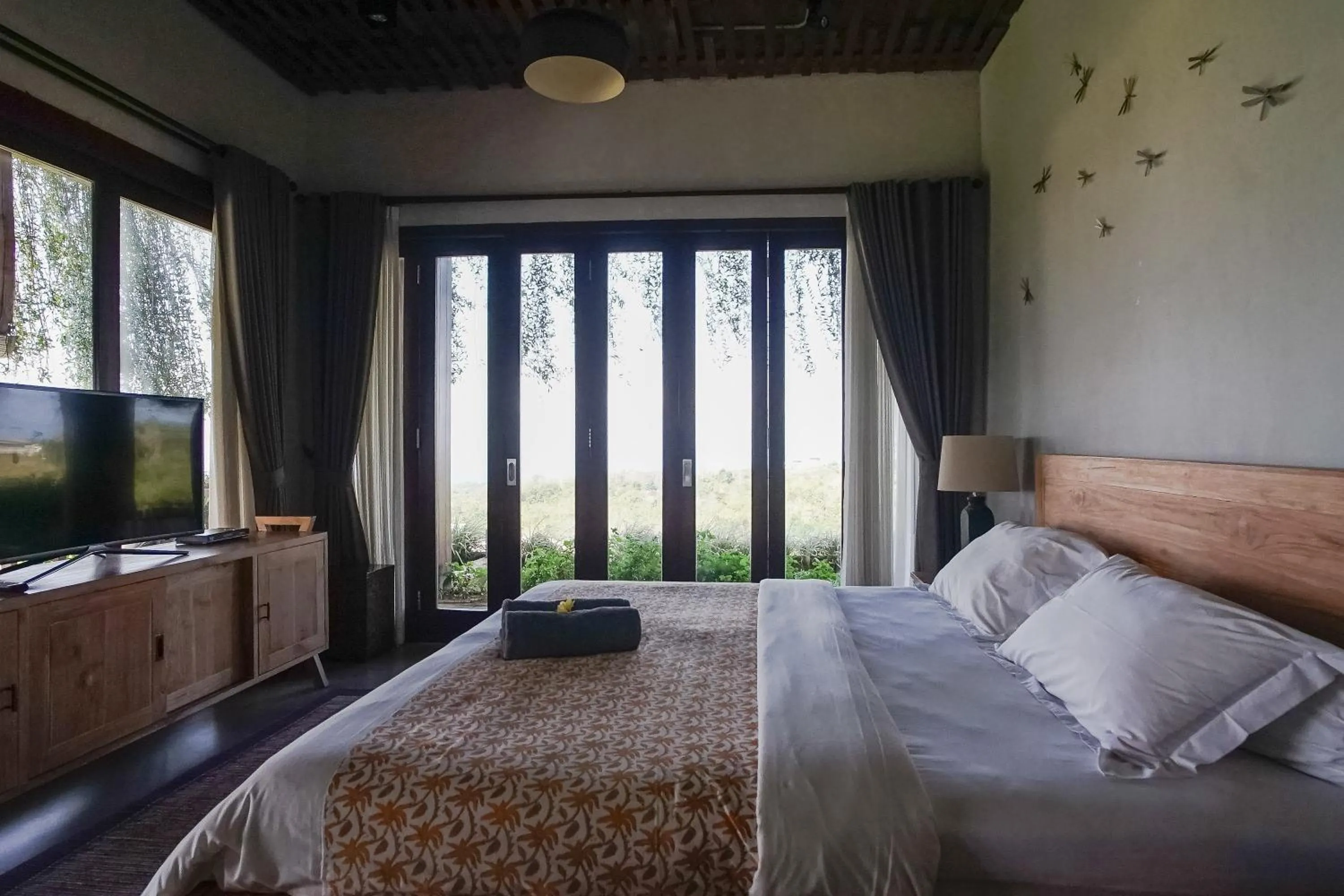 Bed in The Ocean Views Luxury Villas & Apartment