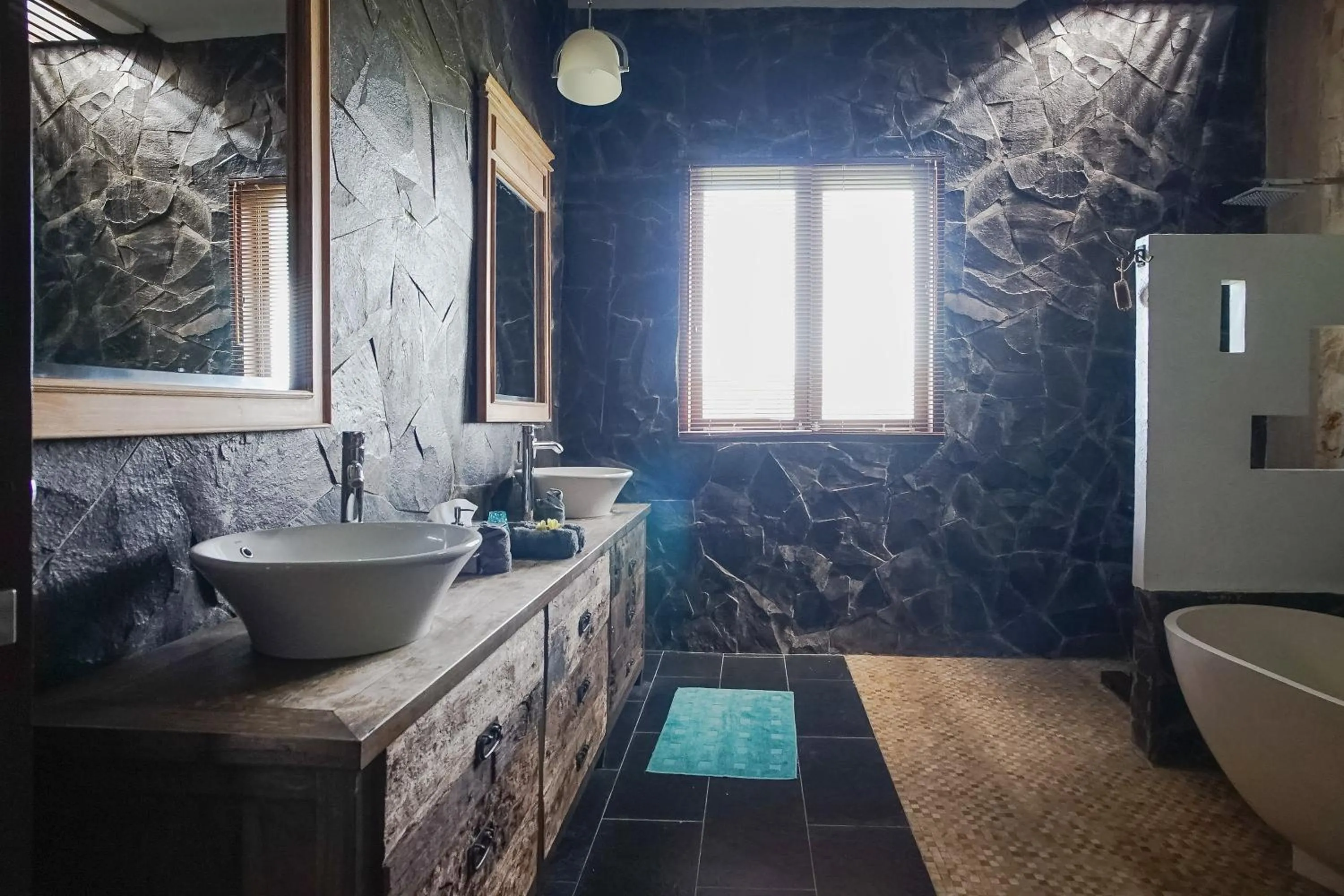Bathroom in The Ocean Views Luxury Villas & Apartment