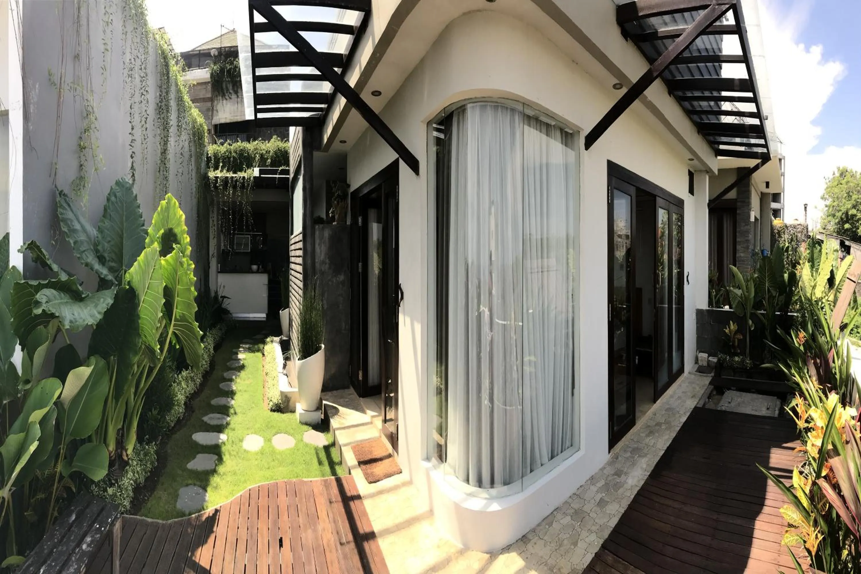 Property building in The Ocean Views Luxury Villas & Apartment