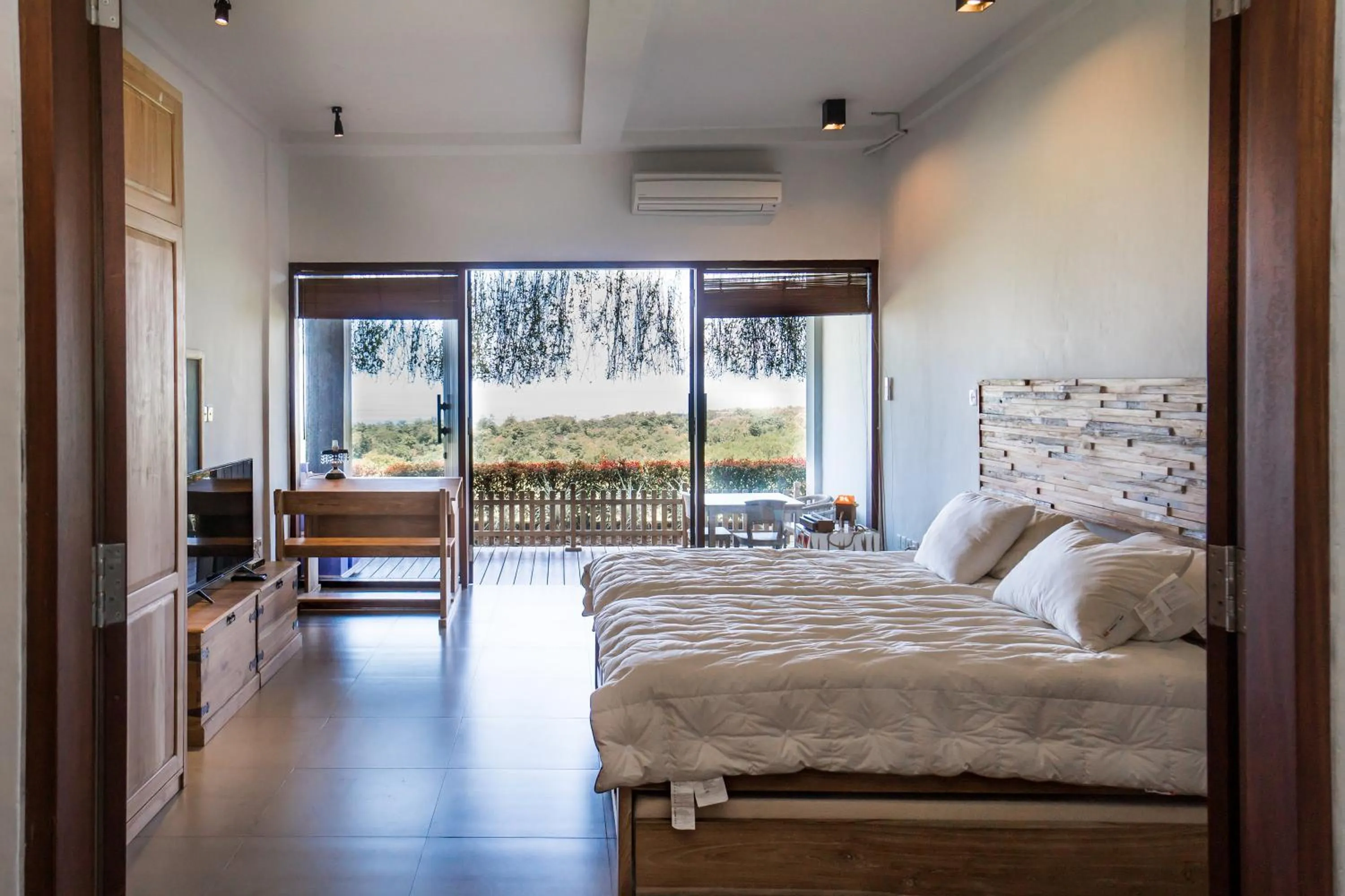 Bed in The Ocean Views Luxury Villas & Apartment