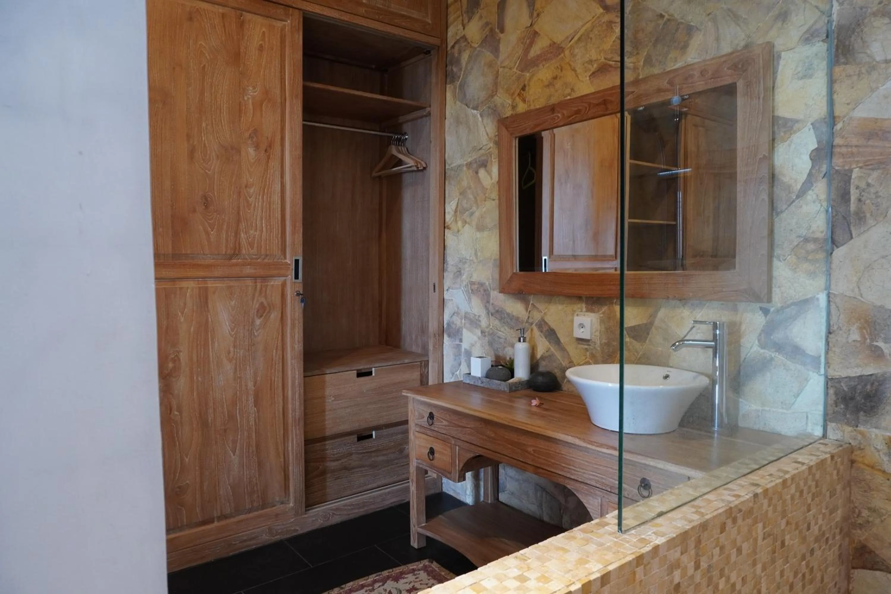Bathroom in The Ocean Views Luxury Villas & Apartment
