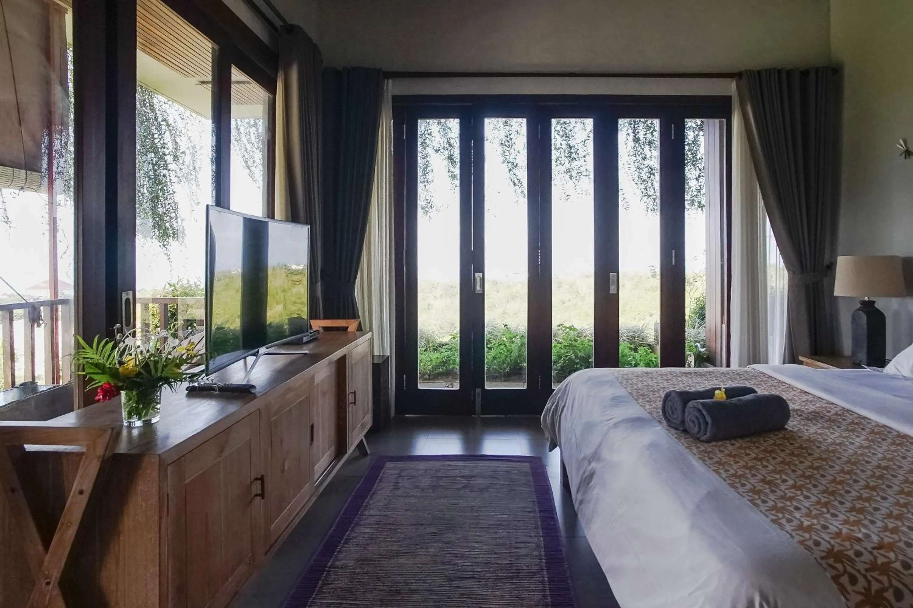 Bed in The Ocean Views Luxury Villas & Apartment