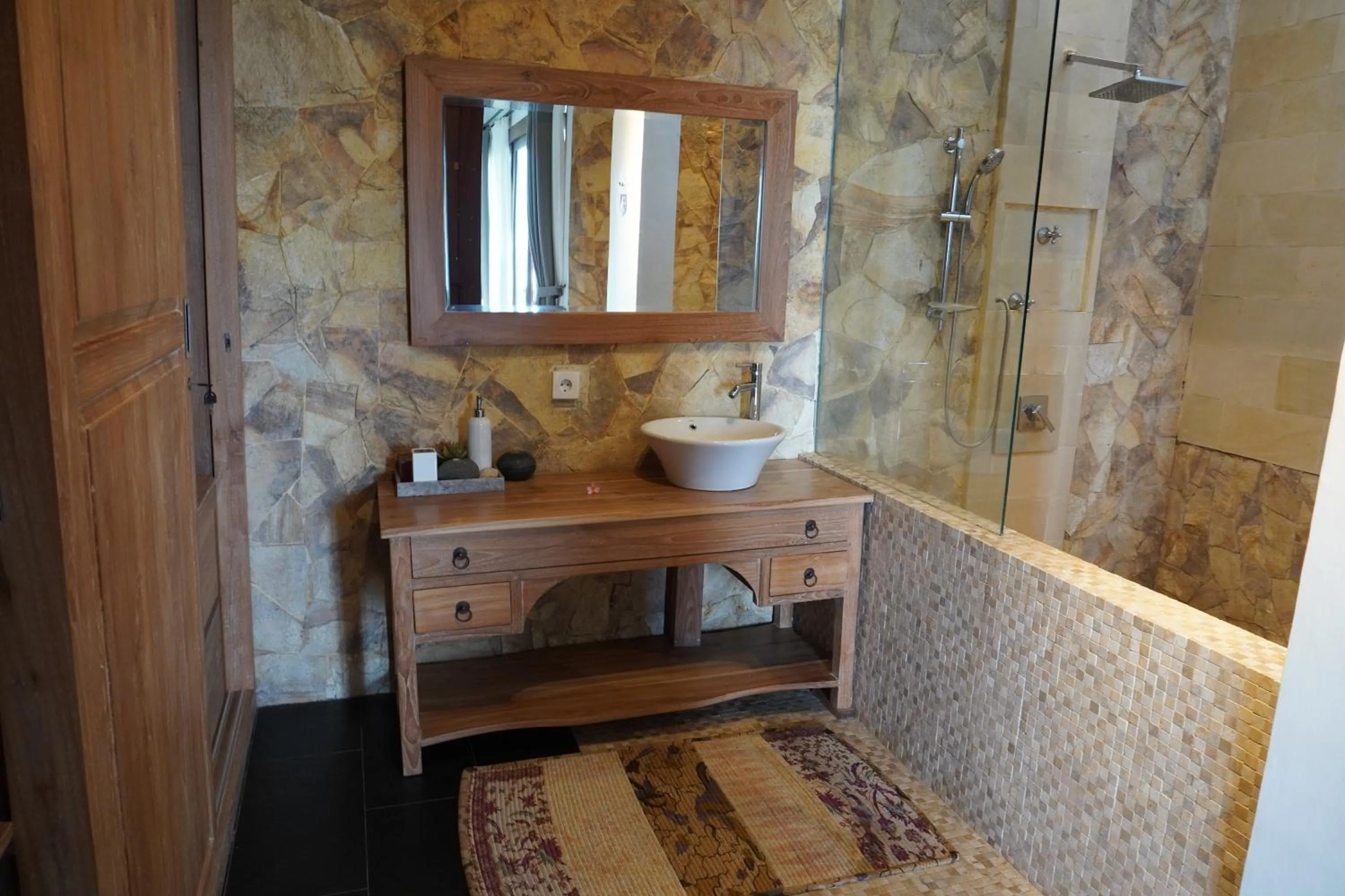 Bathroom in The Ocean Views Luxury Villas & Apartment