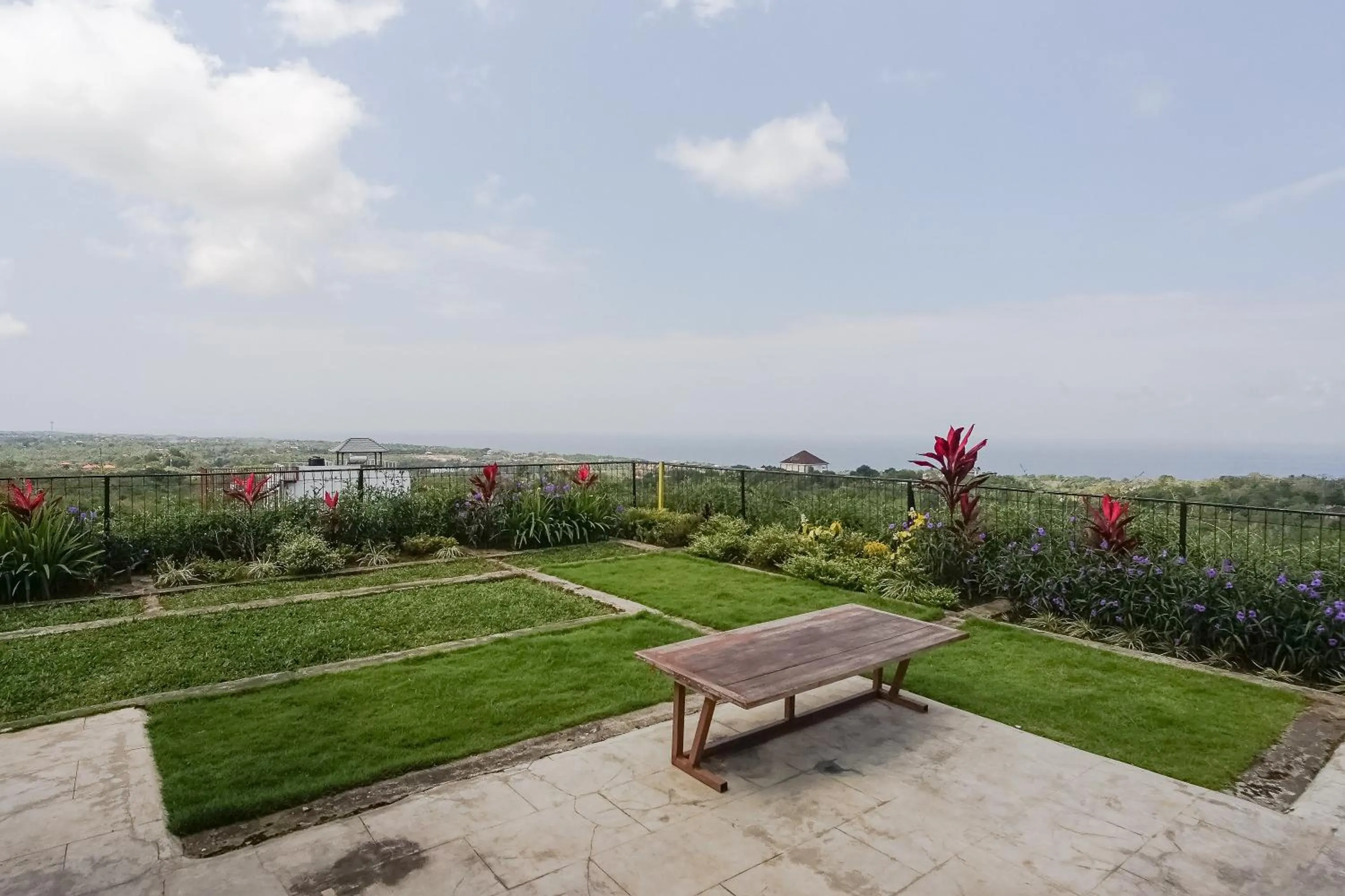 Garden in The Ocean Views Luxury Villas & Apartment