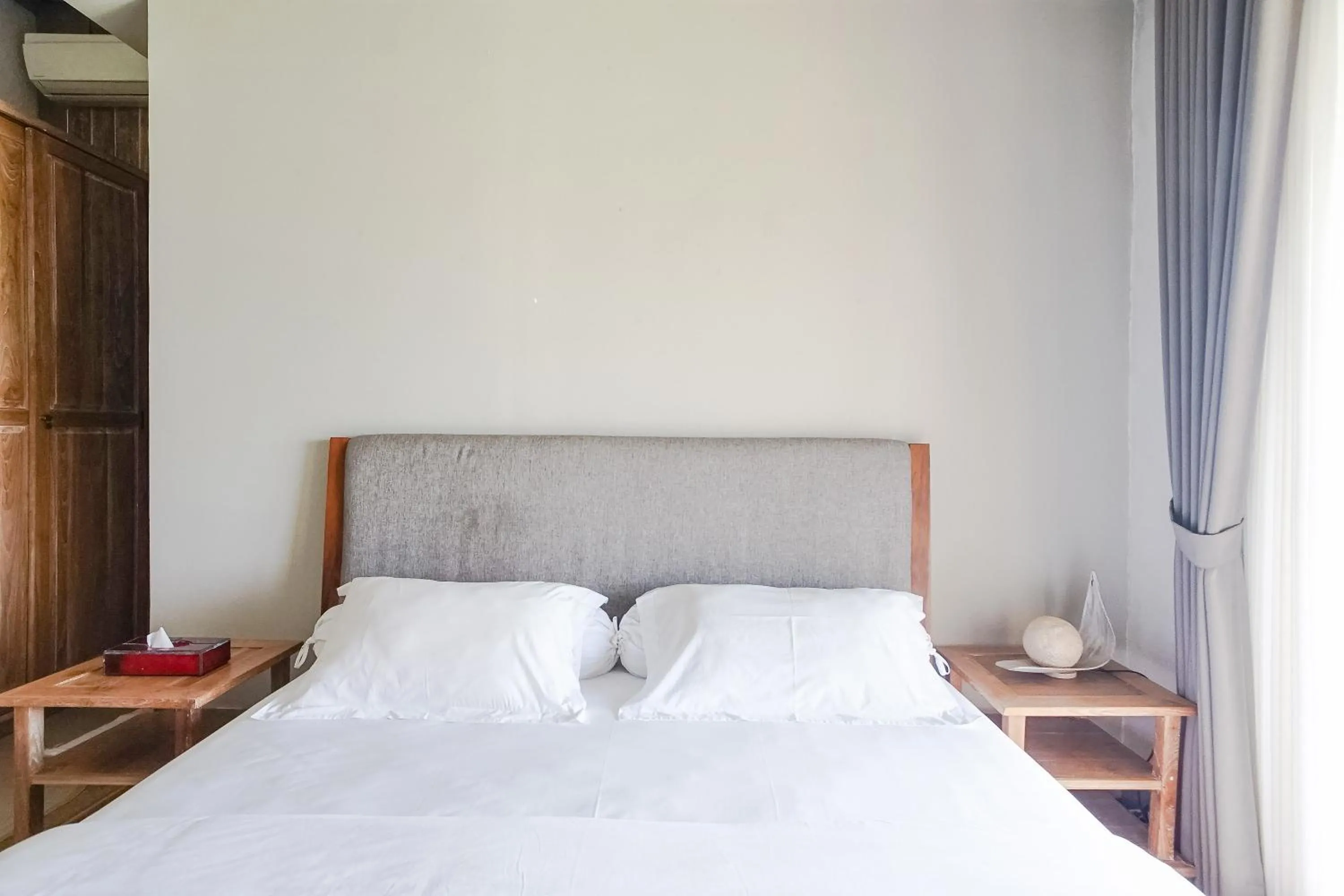 Bed in The Ocean Views Luxury Villas & Apartment