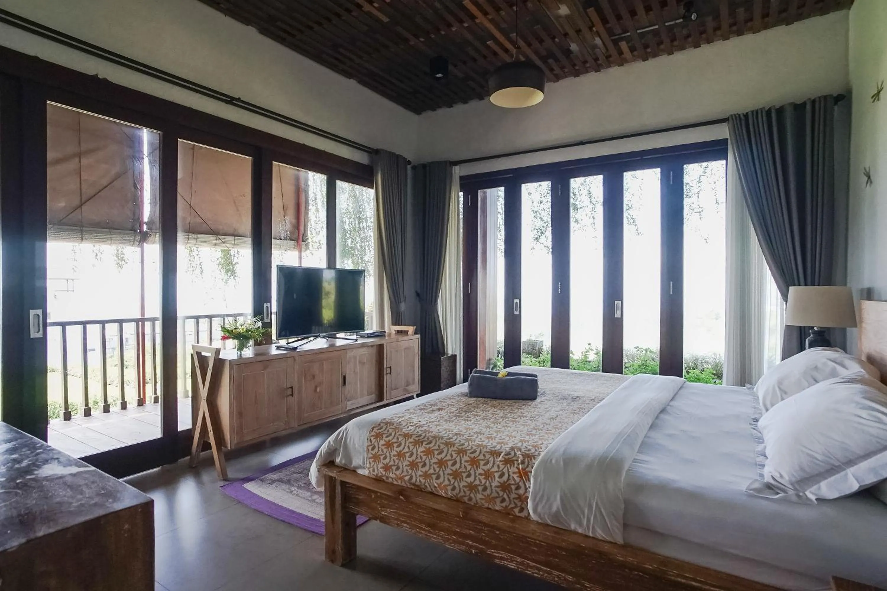 Bed in The Ocean Views Luxury Villas & Apartment