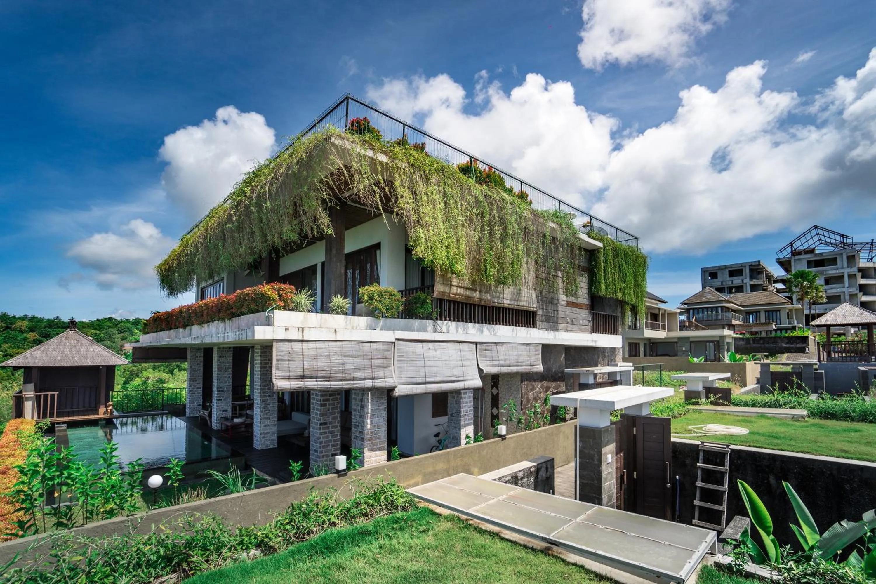 Property building in The Ocean Views Luxury Villas & Apartment