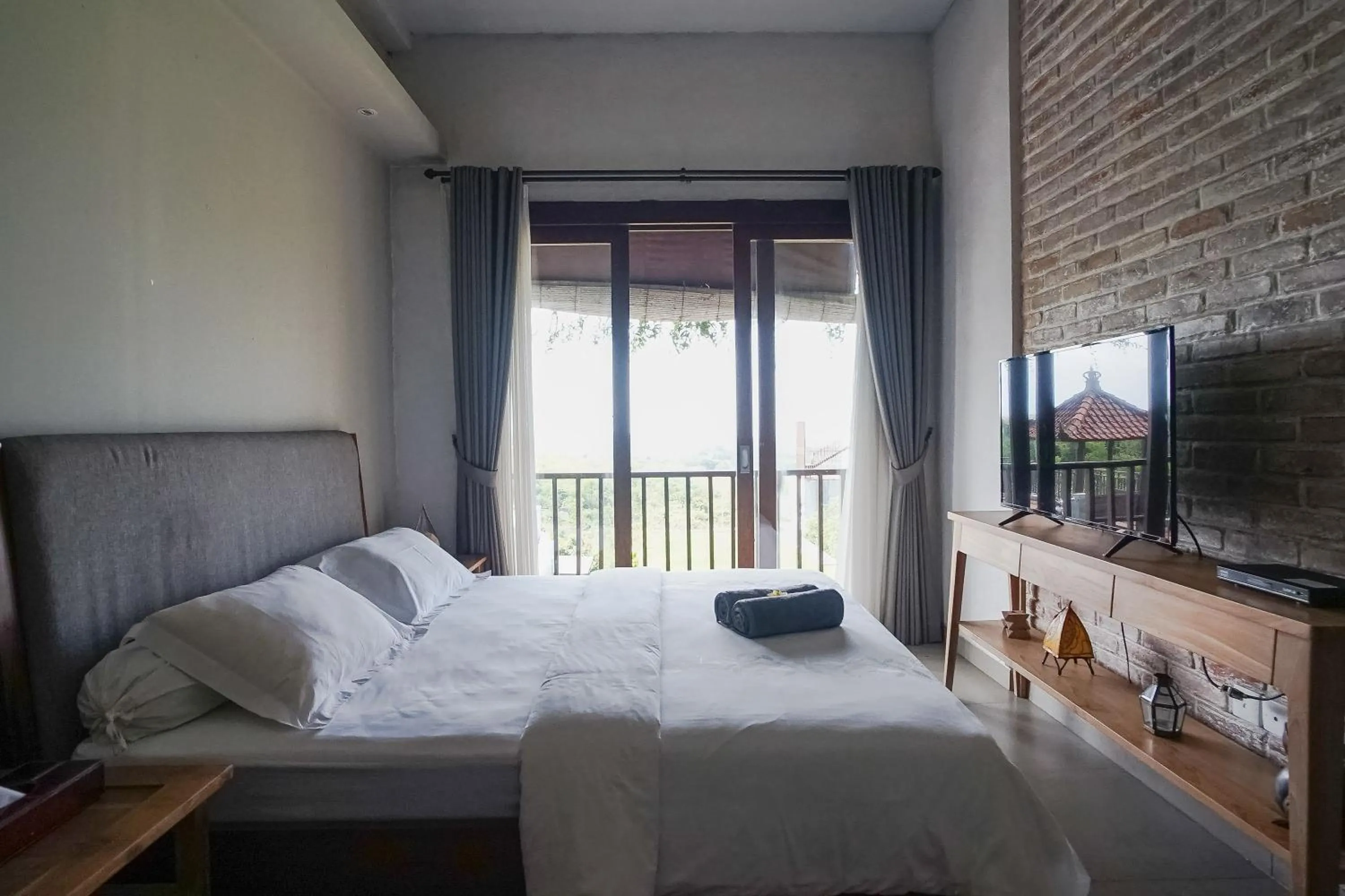 Bed in The Ocean Views Luxury Villas & Apartment