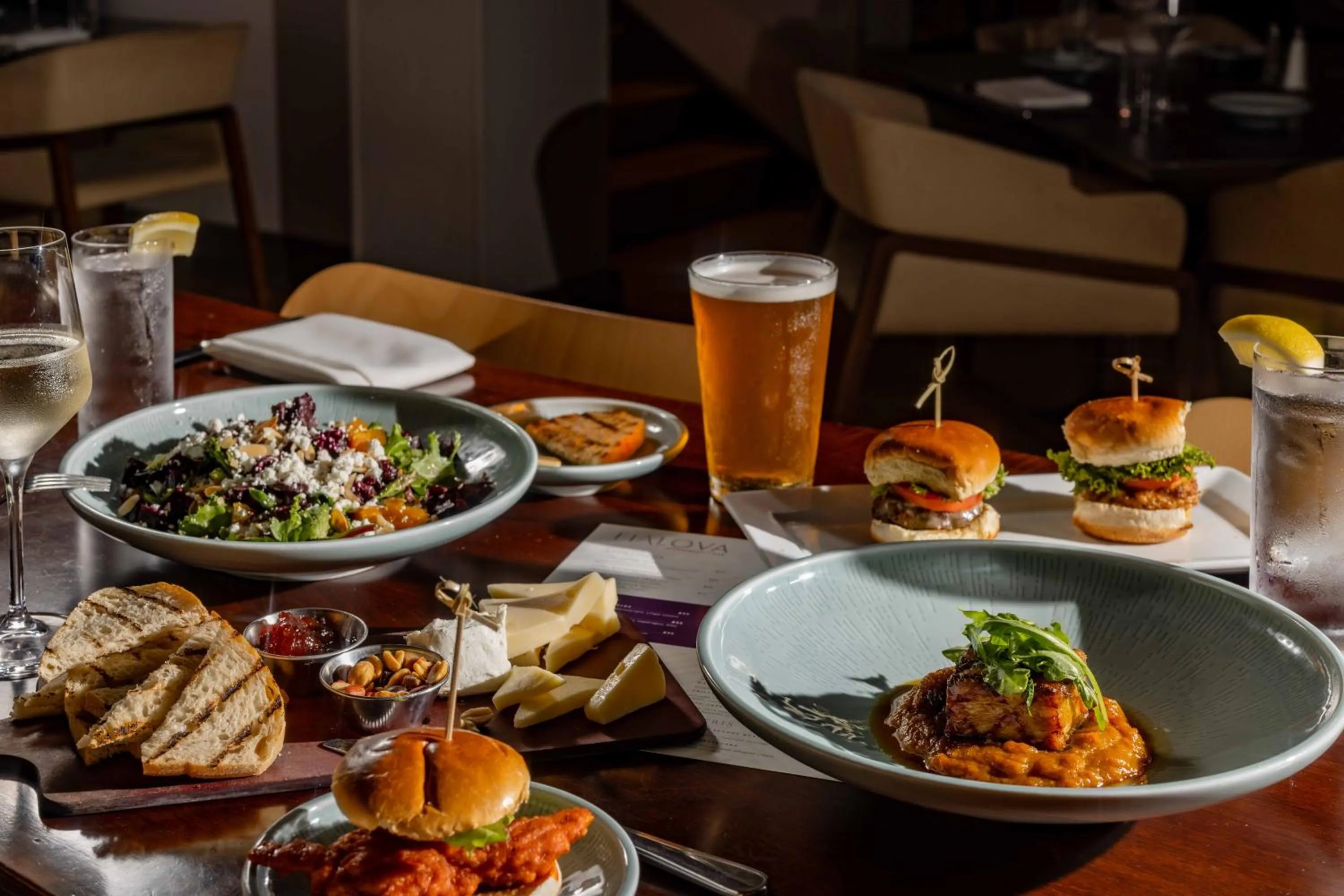 Food and drinks in The Bethesdan Hotel, Tapestry Collection by Hilton