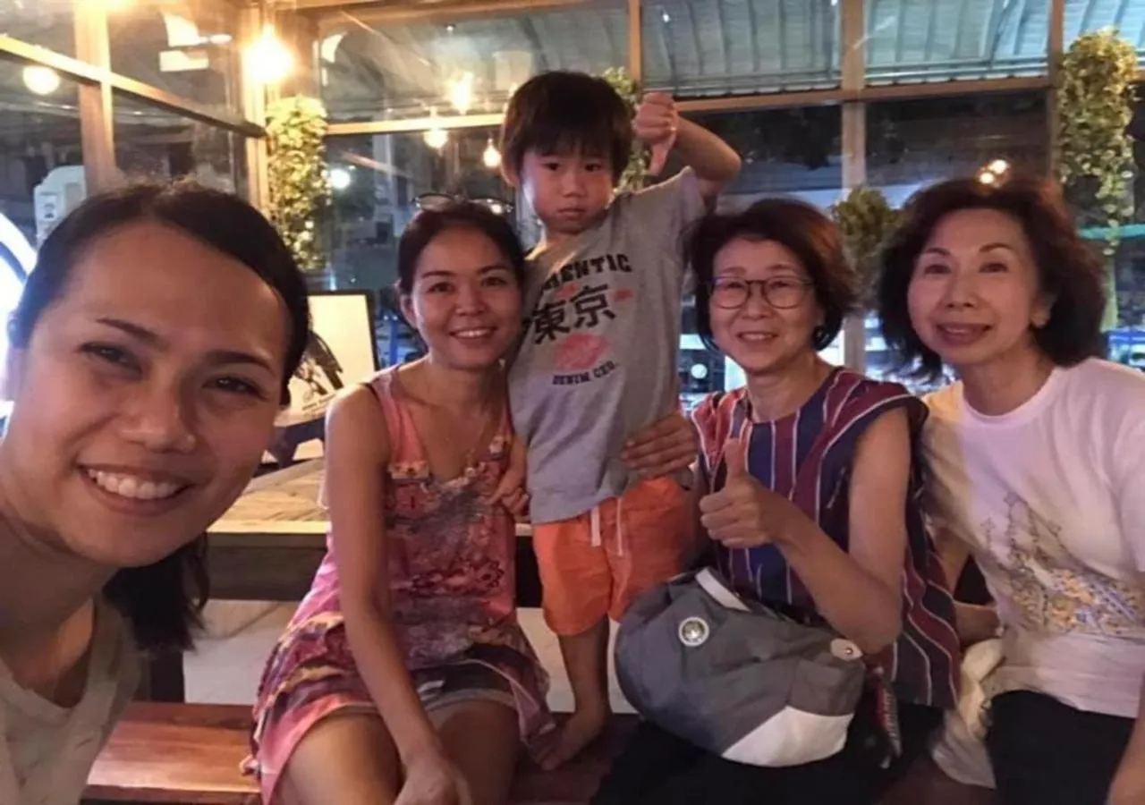 People in Mam's House Khaosan