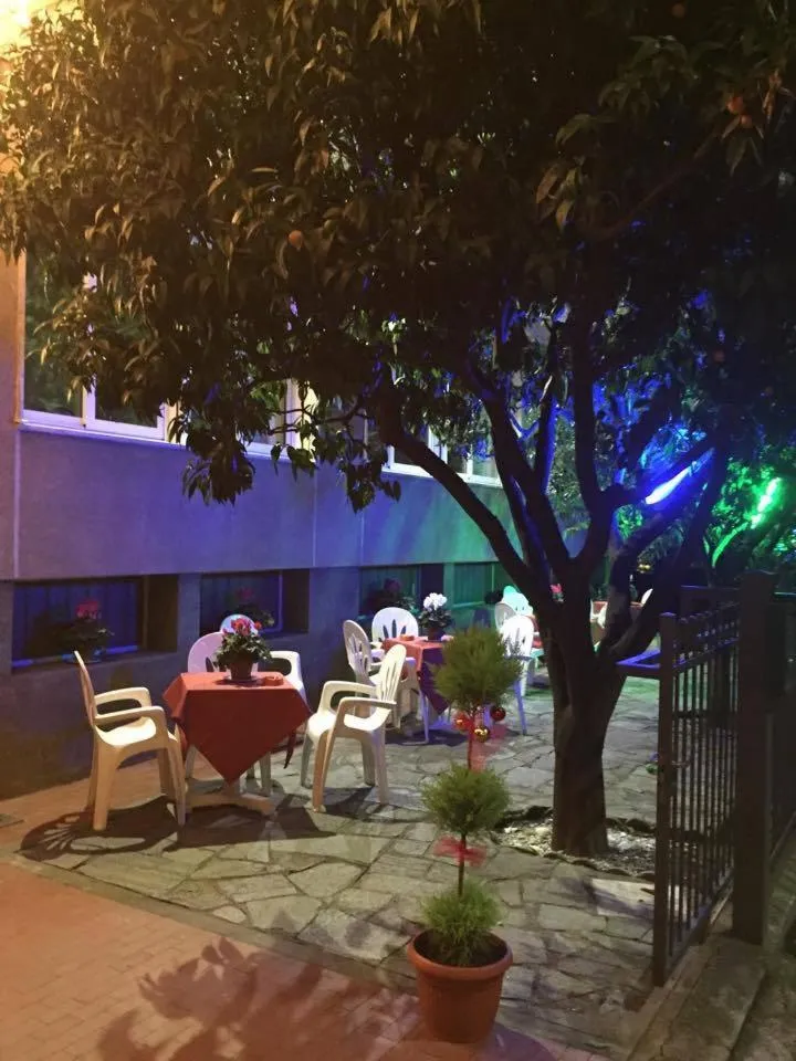 Patio in Hotel Capri