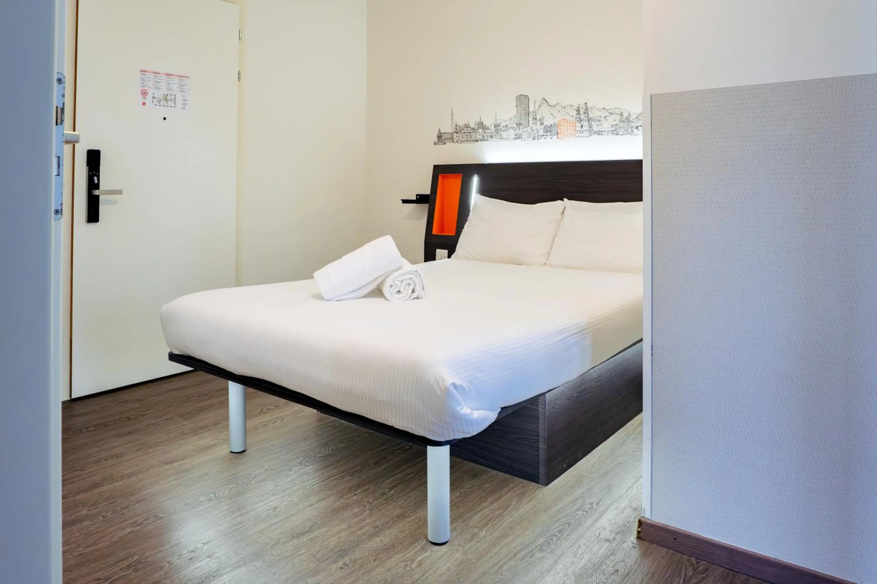 Bedroom in easyHotel Zürich City West