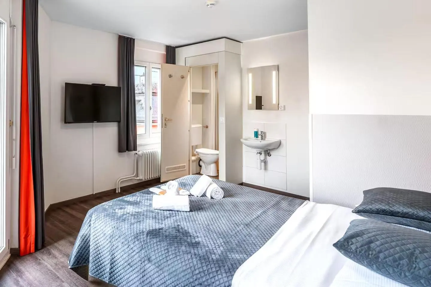 Bed in Delta City Hotels - Self check-in