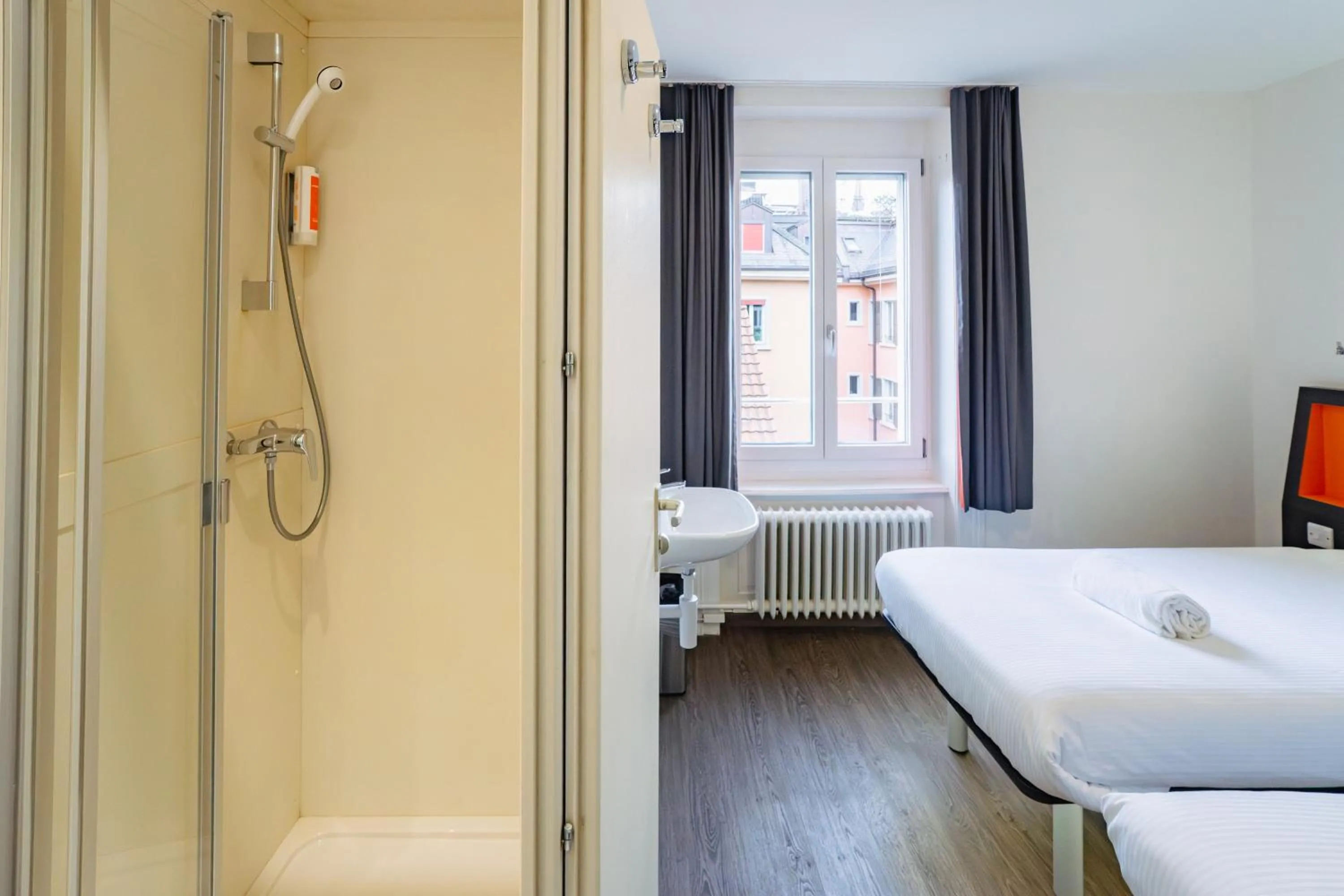 Bedroom in easyHotel Zürich City West