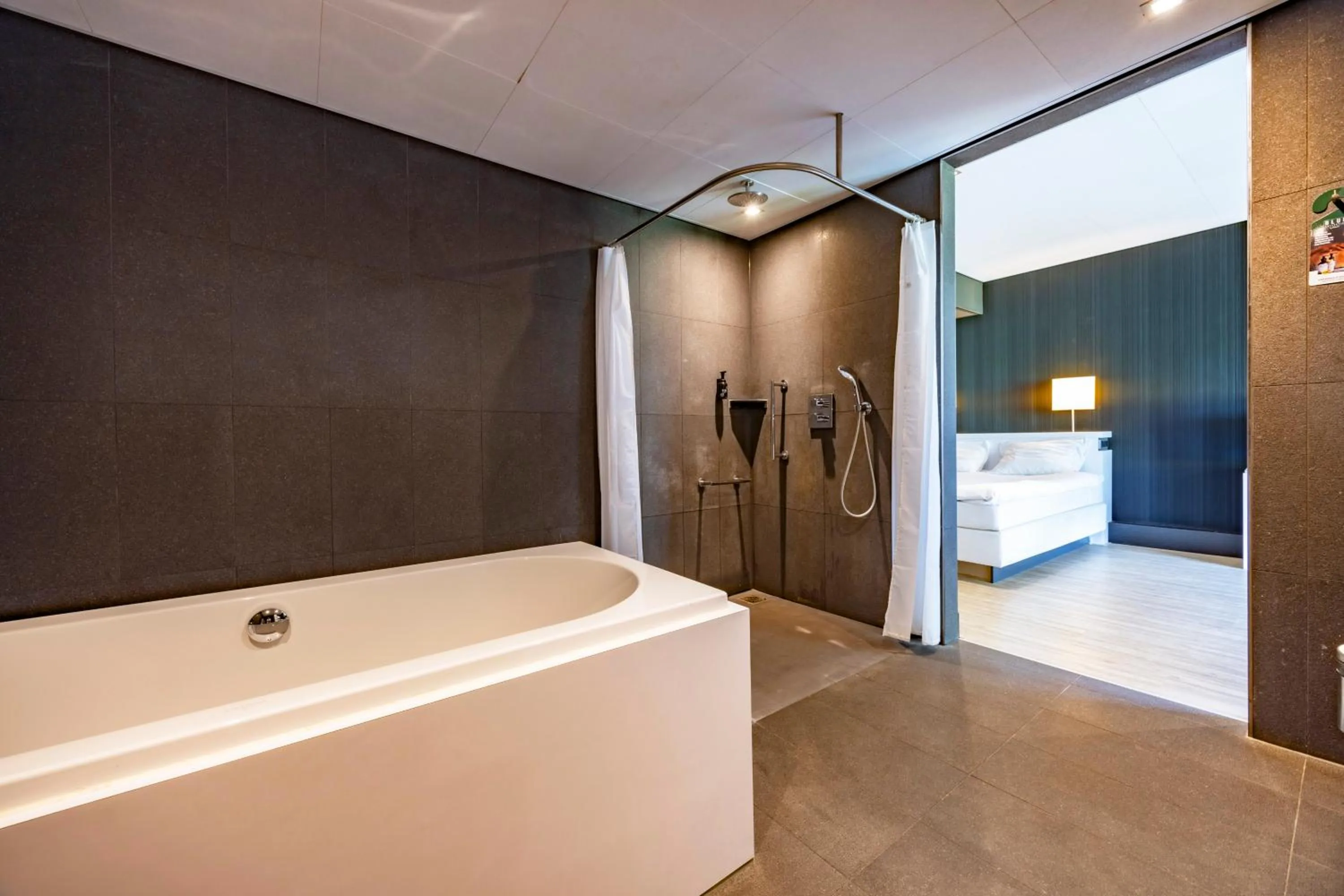 Bathroom in Fletcher Hotel-Restaurant Teugel Uden-Veghel