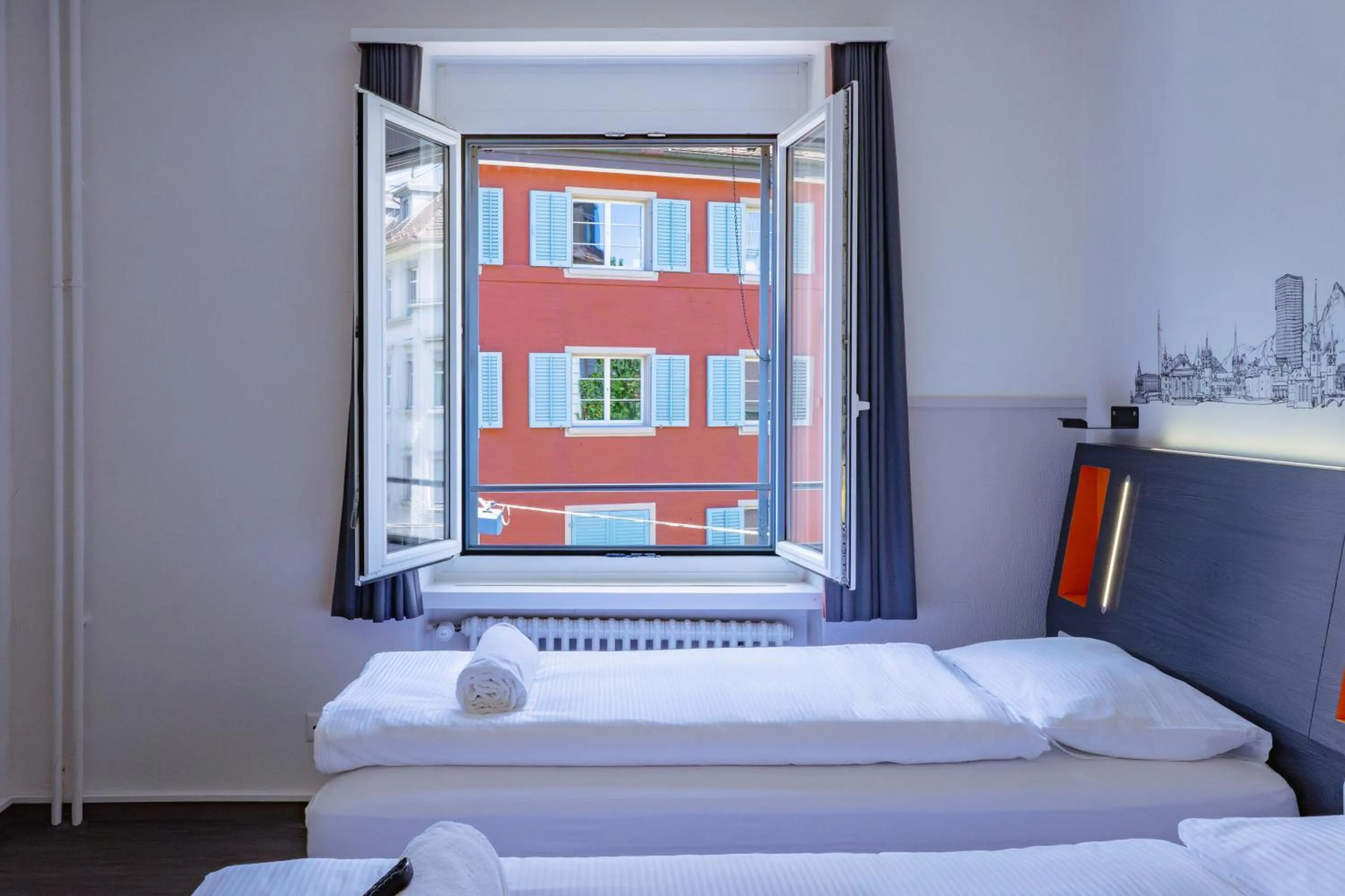 Photo of the whole room, Bed in easyHotel Zürich City Limmatplatz