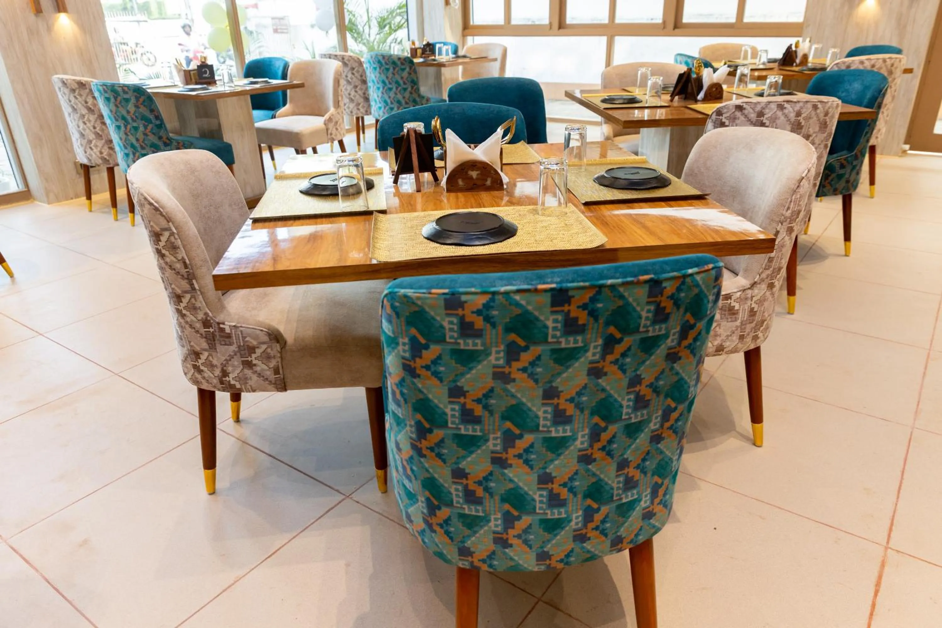 Restaurant/places to eat in Treebo Oasis, Laxmisagar