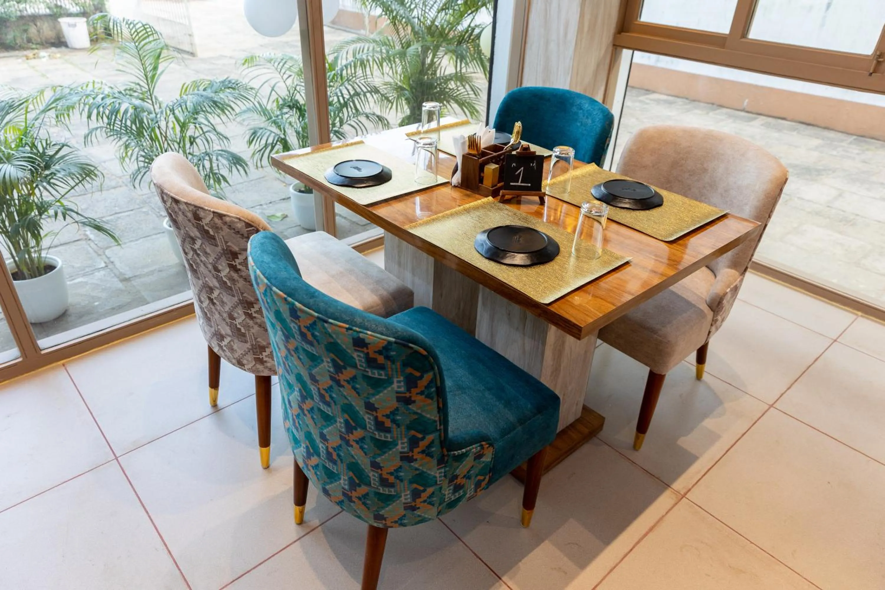 Restaurant/places to eat in Treebo Oasis, Laxmisagar