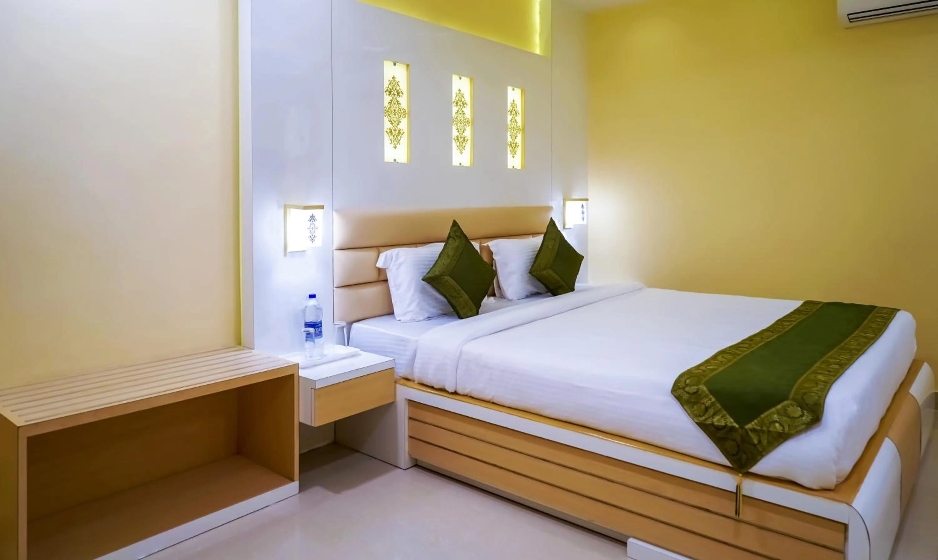 Bed in Treebo Oasis, Laxmisagar