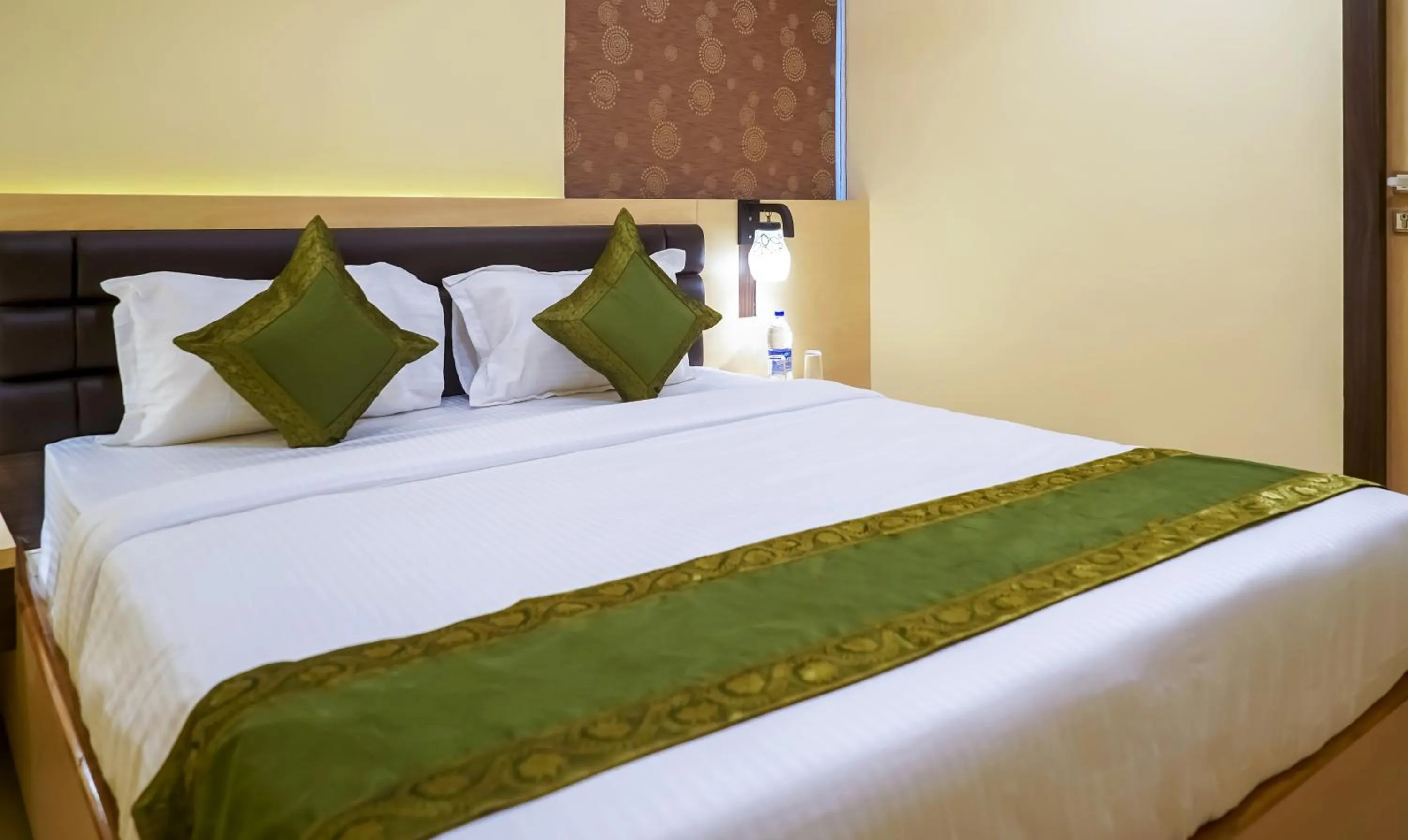 Bed in Treebo Oasis, Laxmisagar