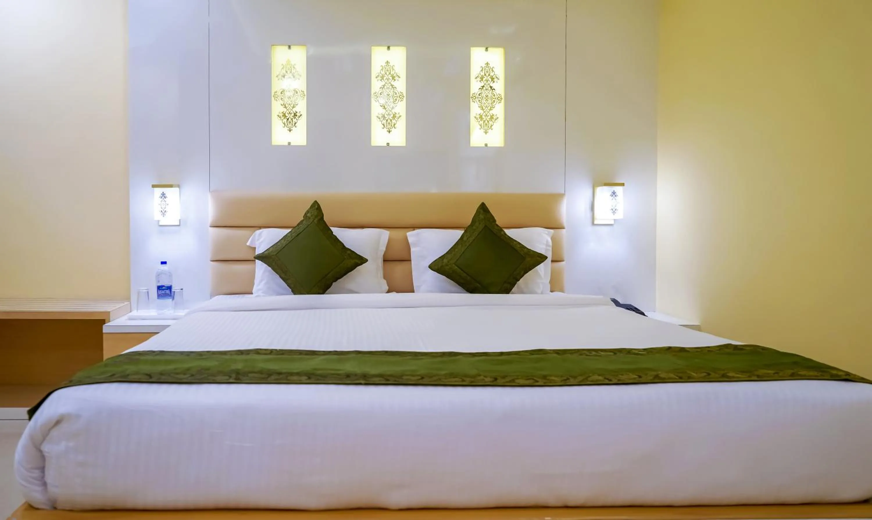 Bed in Treebo Oasis, Laxmisagar