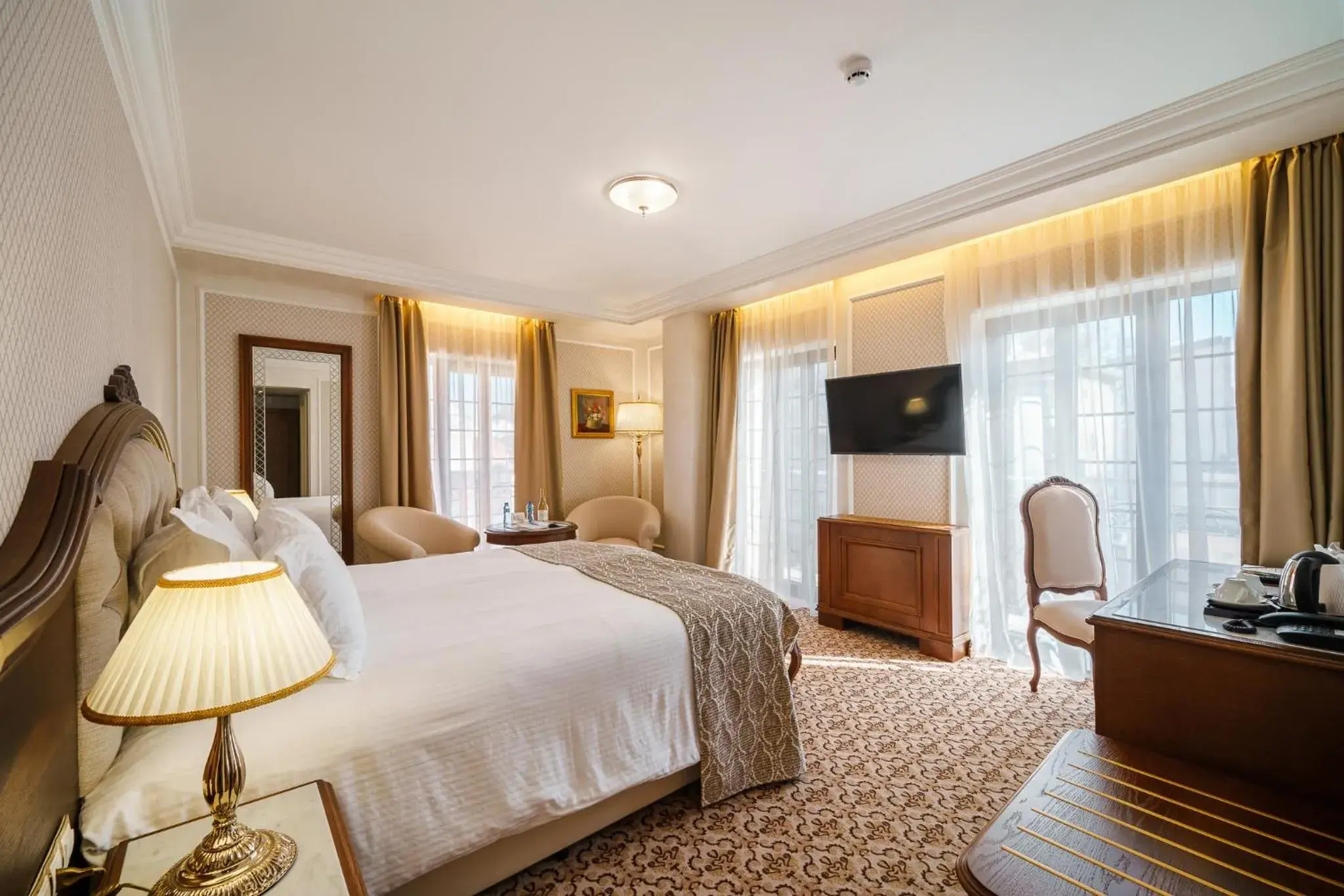 Double Room - single occupancy in Residence City Garden - Certificate of Excellence Top 10 BEST Five-Stars City Hotels for 2024 awarded by HTIF Double Room - single occupancy in Residence City Garden - Certificate of Excellence Top 10 BEST Five-Stars City Hotels for 2024 awarded by HTIF