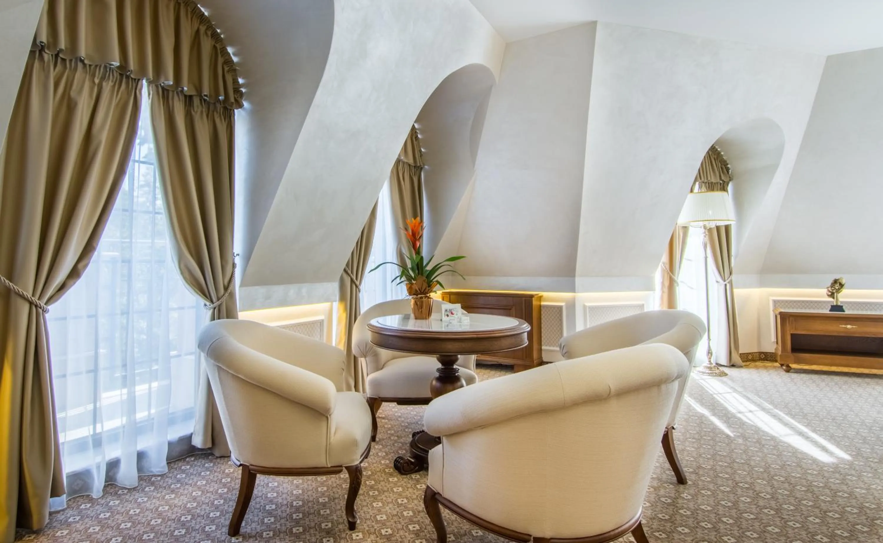 Seating area in Residence City Garden - Certificate of Excellence Top 10 BEST Five-Stars City Hotels for 2024 awarded by HTIF