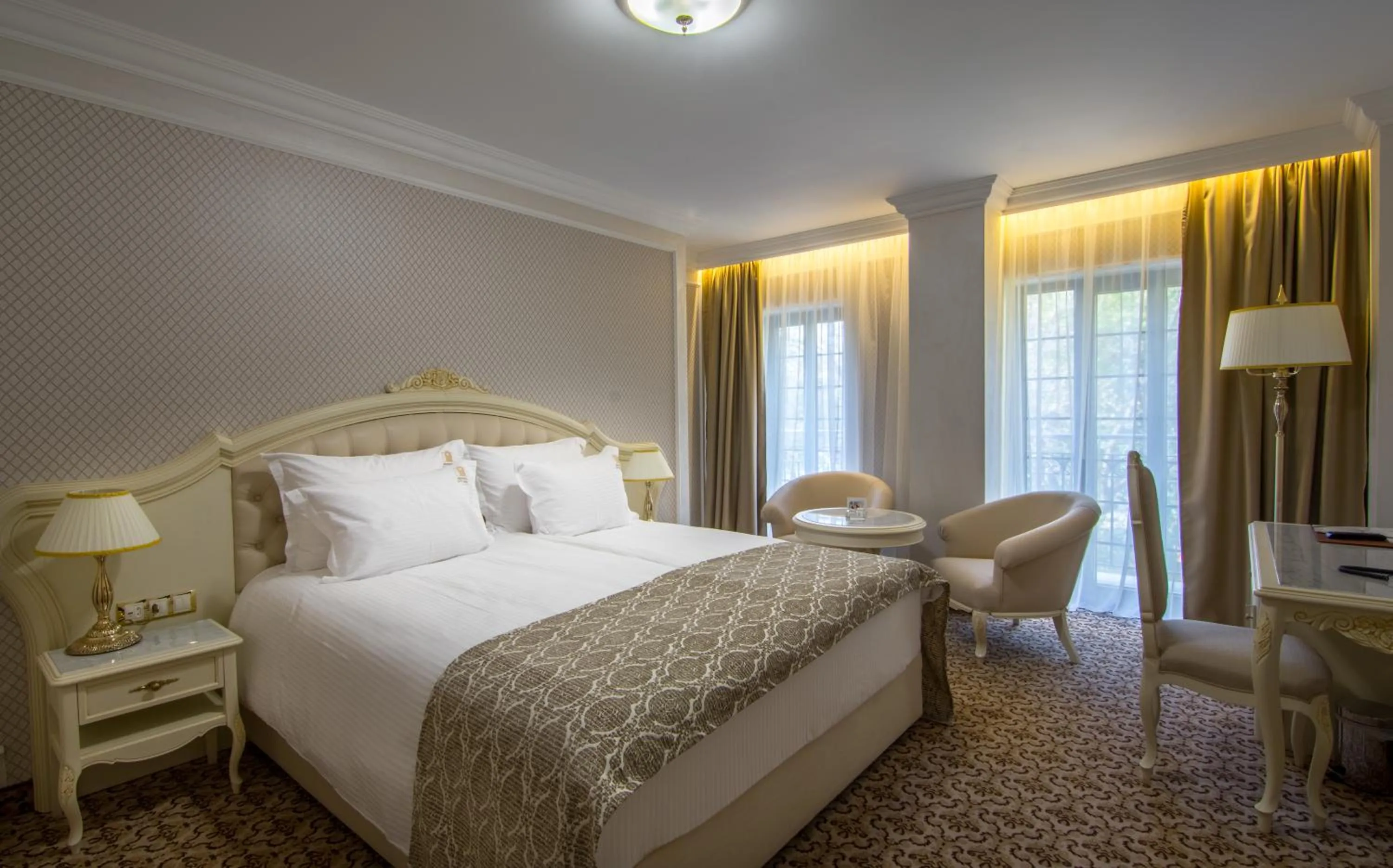 Photo of the whole room, Bed in Residence City Garden - Certificate of Excellence Top 10 BEST Five-Stars City Hotels for 2024 awarded by HTIF