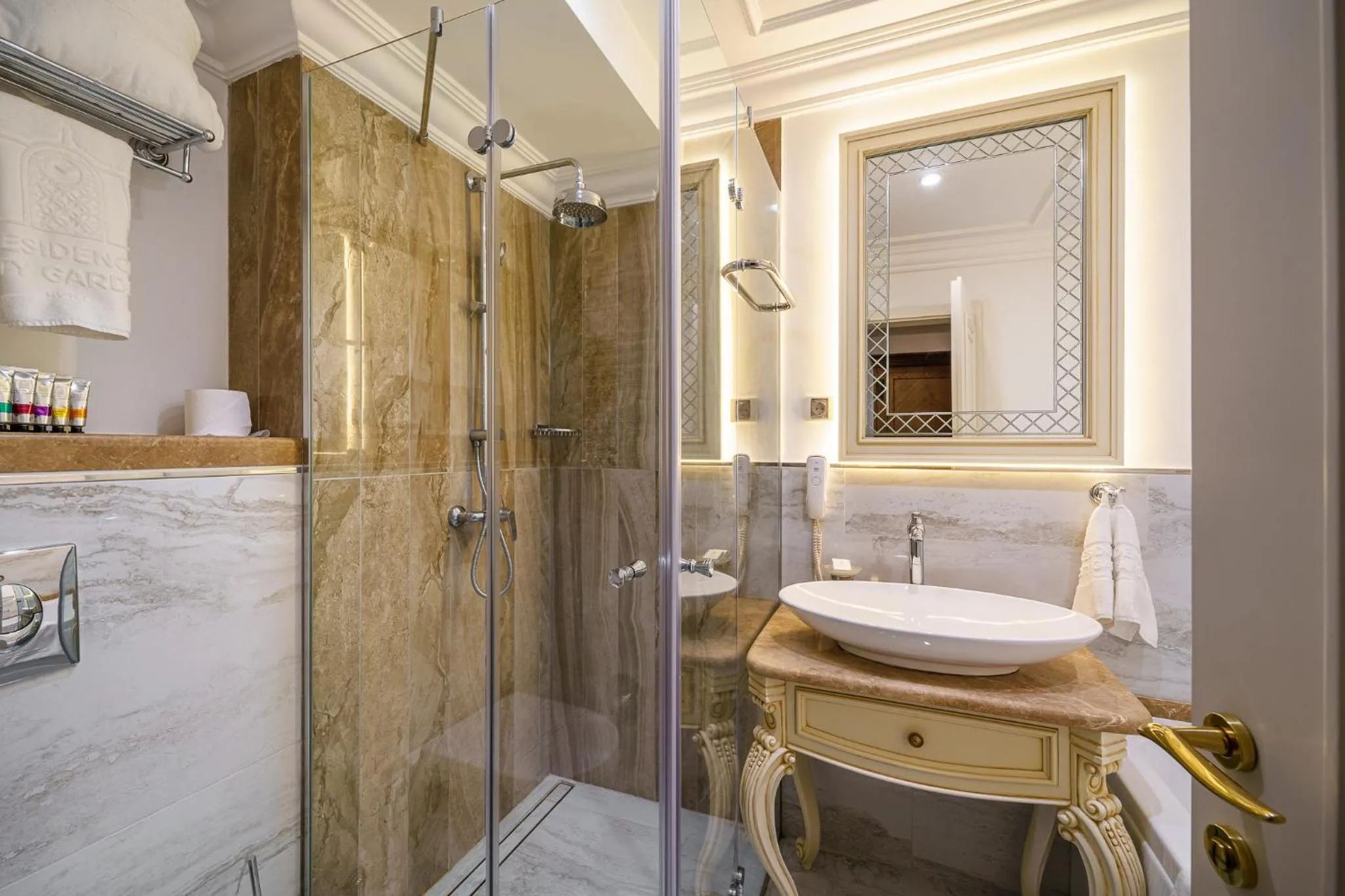 Bathroom in Residence City Garden - Certificate of Excellence Top 10 BEST Five-Stars City Hotels for 2024 awarded by HTIF