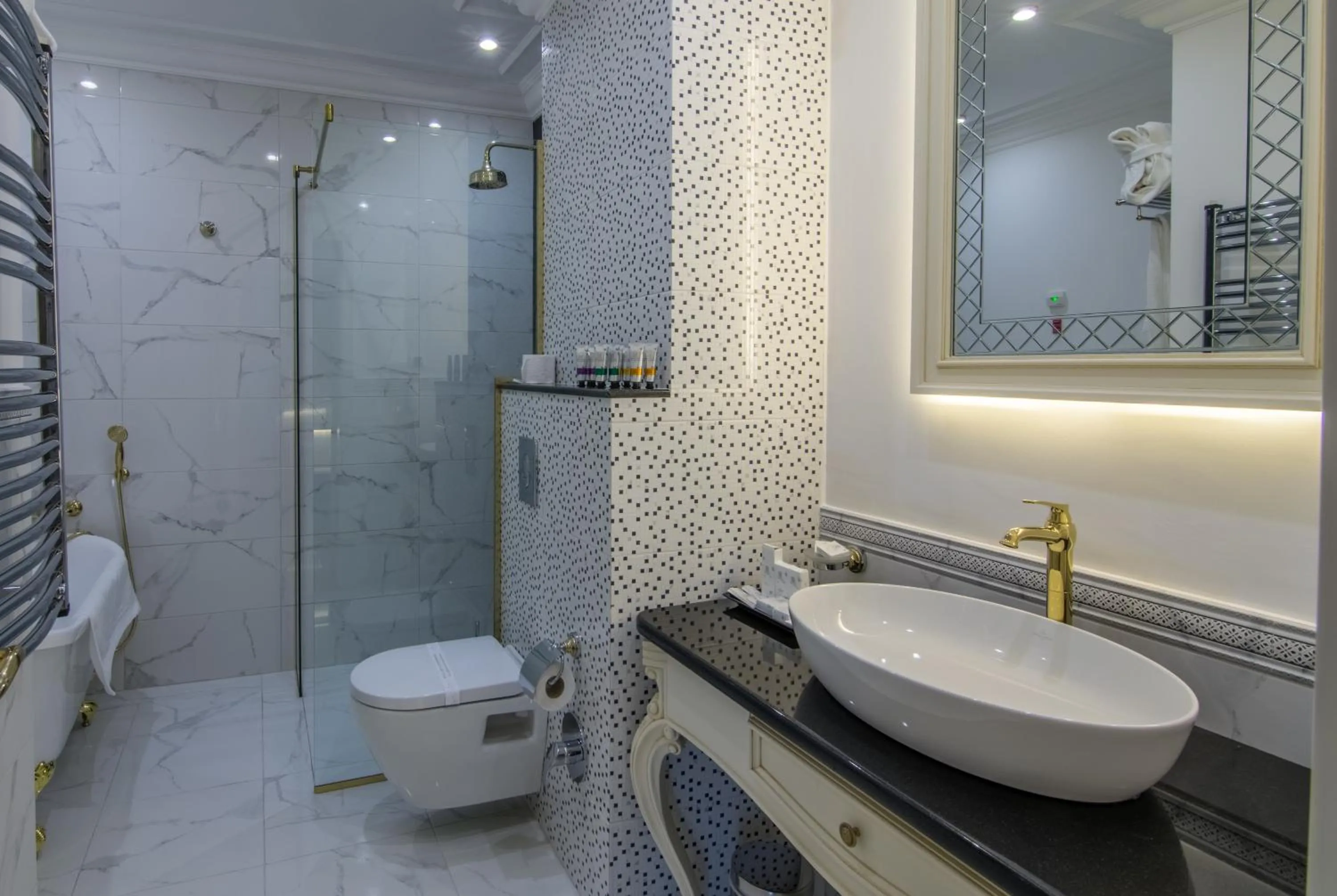 Bathroom in Residence City Garden - Certificate of Excellence Top 10 BEST Five-Stars City Hotels for 2024 awarded by HTIF