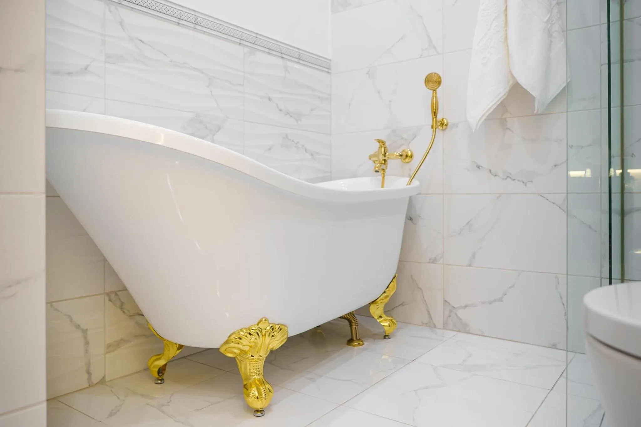 Bathroom in Residence City Garden - Certificate of Excellence Top 10 BEST Five-Stars City Hotels for 2024 awarded by HTIF