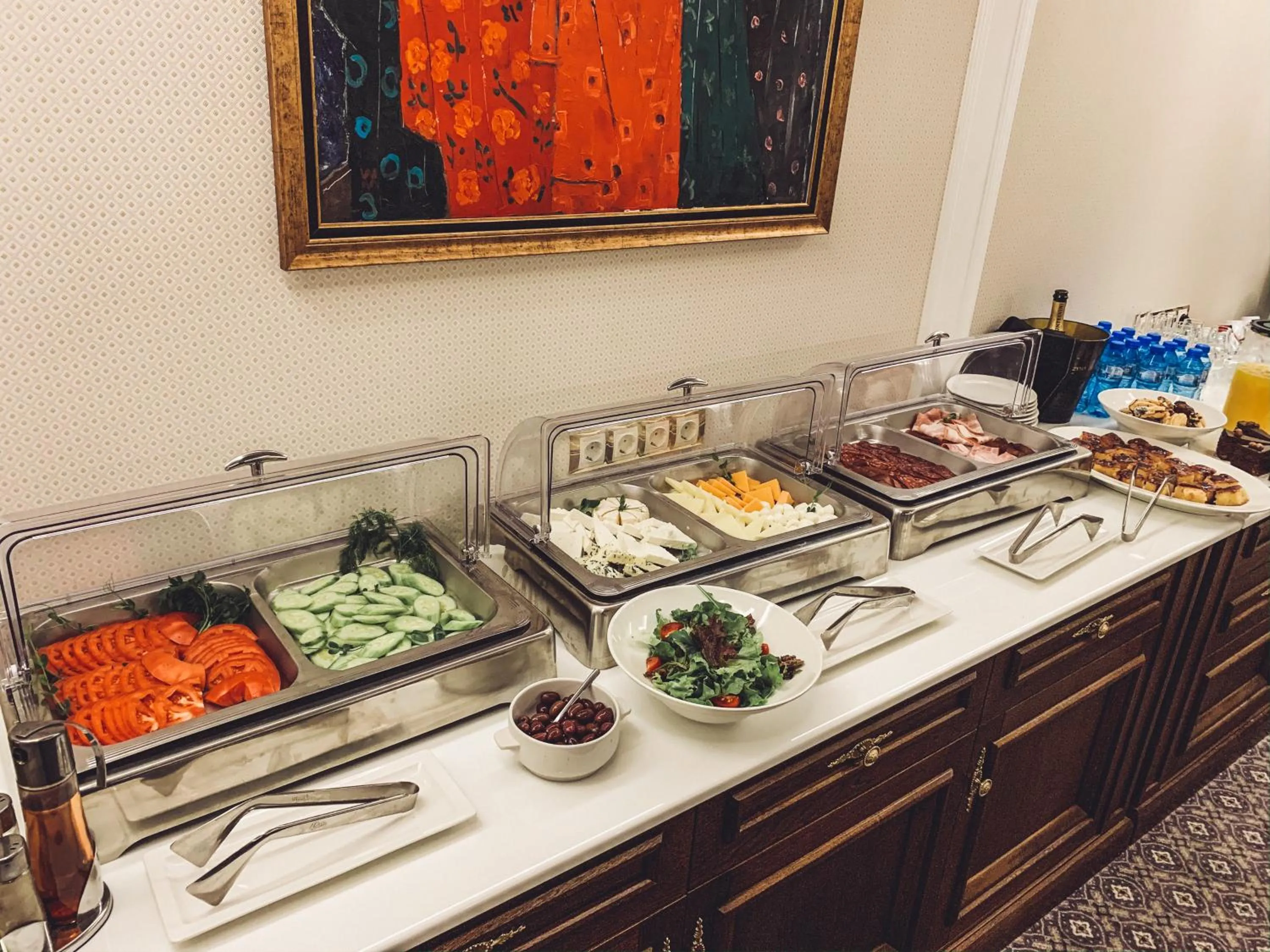 Breakfast in Residence City Garden - Certificate of Excellence Top 10 BEST Five-Stars City Hotels for 2024 awarded by HTIF