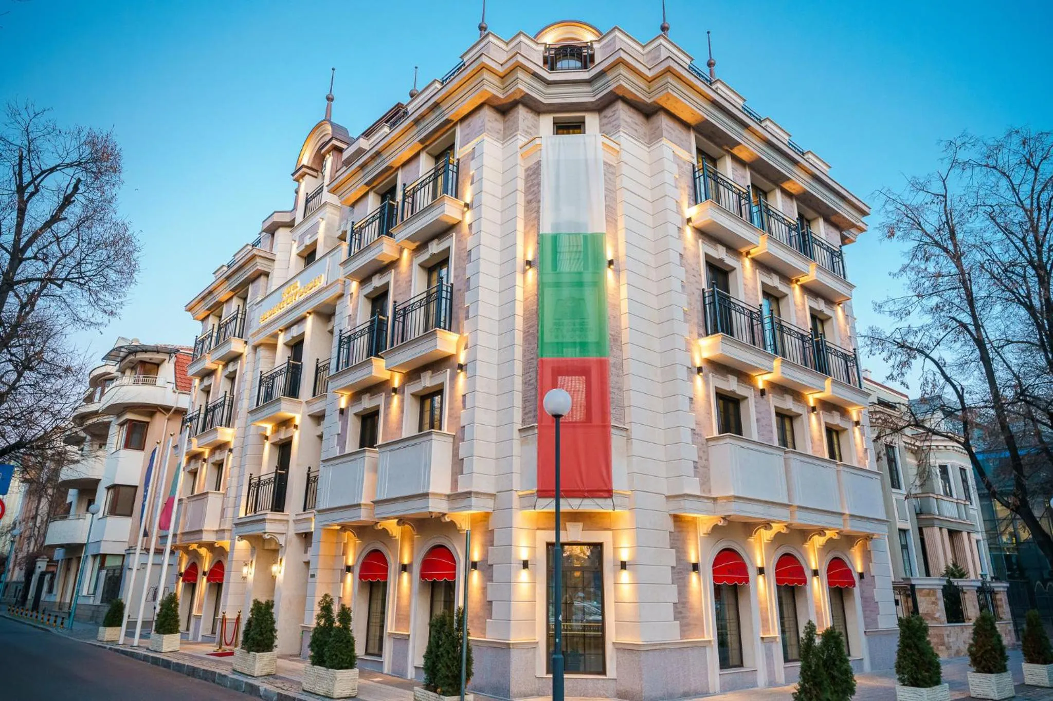 Property building in Residence City Garden - Certificate of Excellence Top 10 BEST Five-Stars City Hotels for 2024 awarded by HTIF