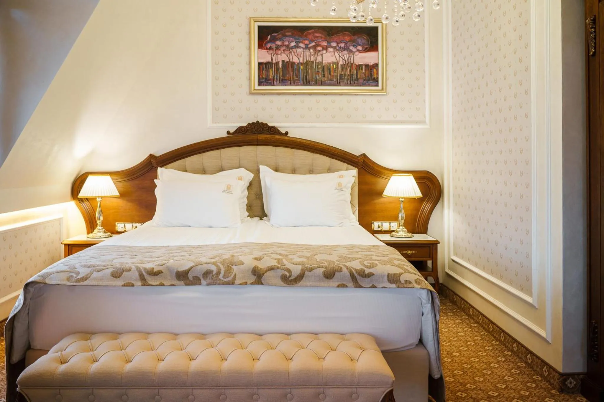 Bedroom, Bed in Residence City Garden - Certificate of Excellence Top 10 BEST Five-Stars City Hotels for 2024 awarded by HTIF
