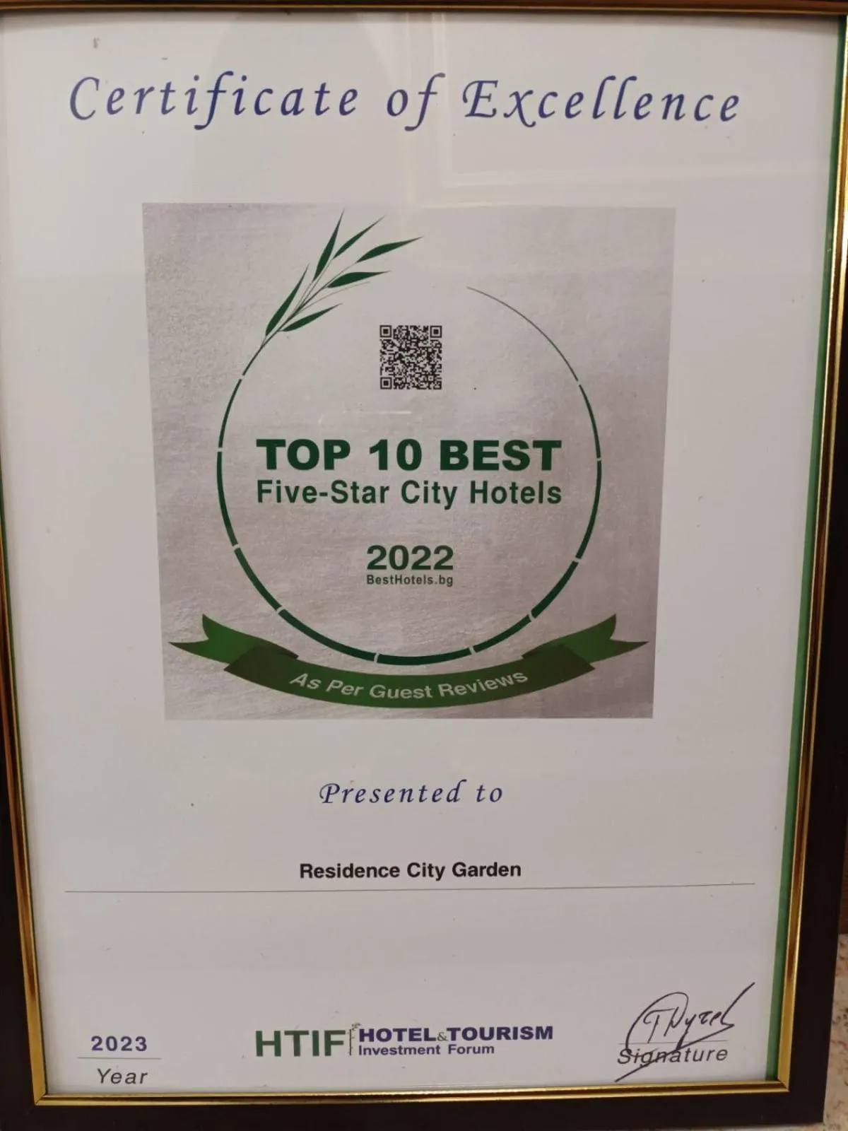 Logo/Certificate/Sign in Residence City Garden - Certificate of Excellence Top 10 BEST Five-Stars City Hotels for 2024 awarded by HTIF