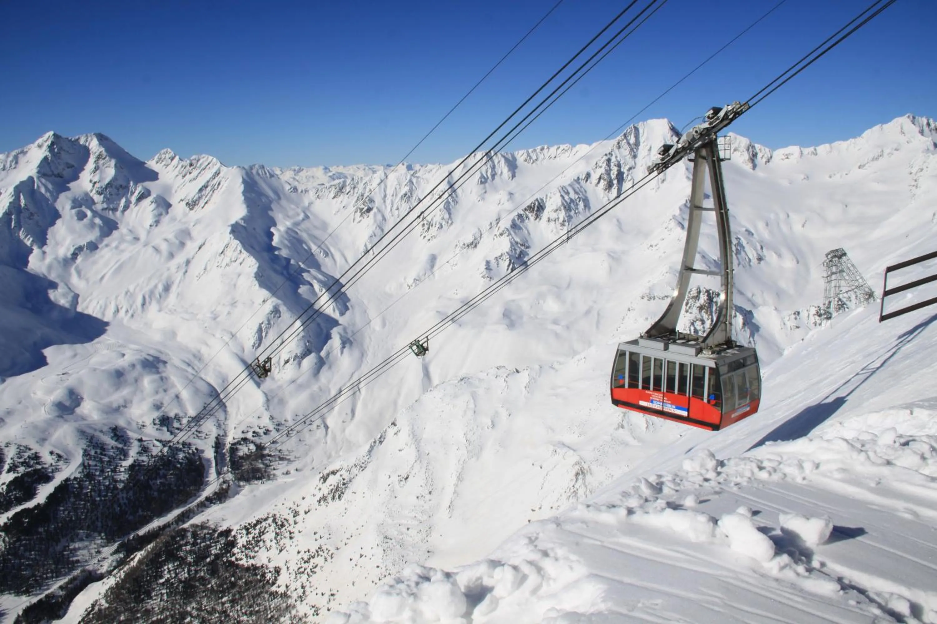 Skiing in Residence Remi