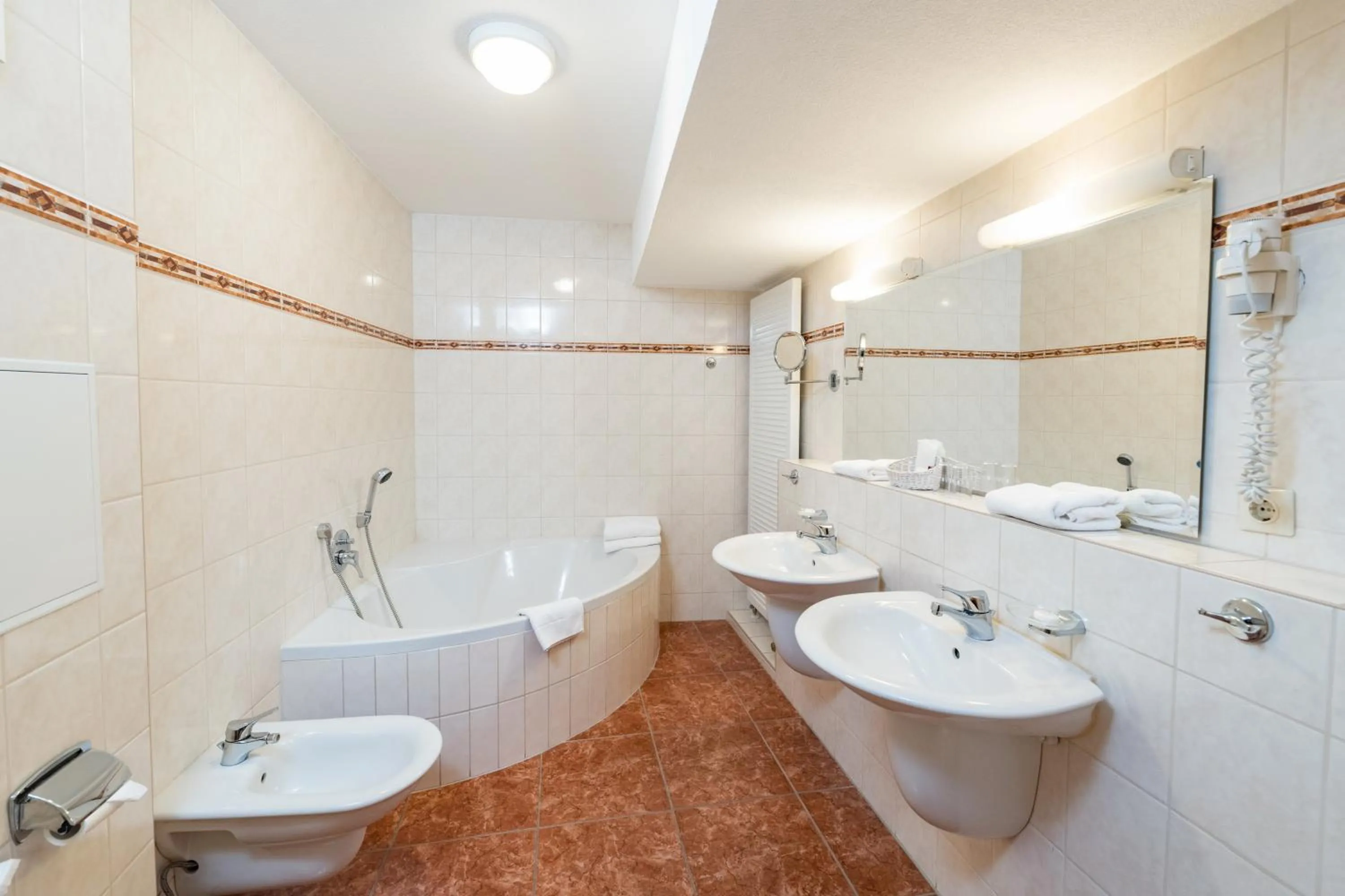 Bathroom in Hotel am Markt