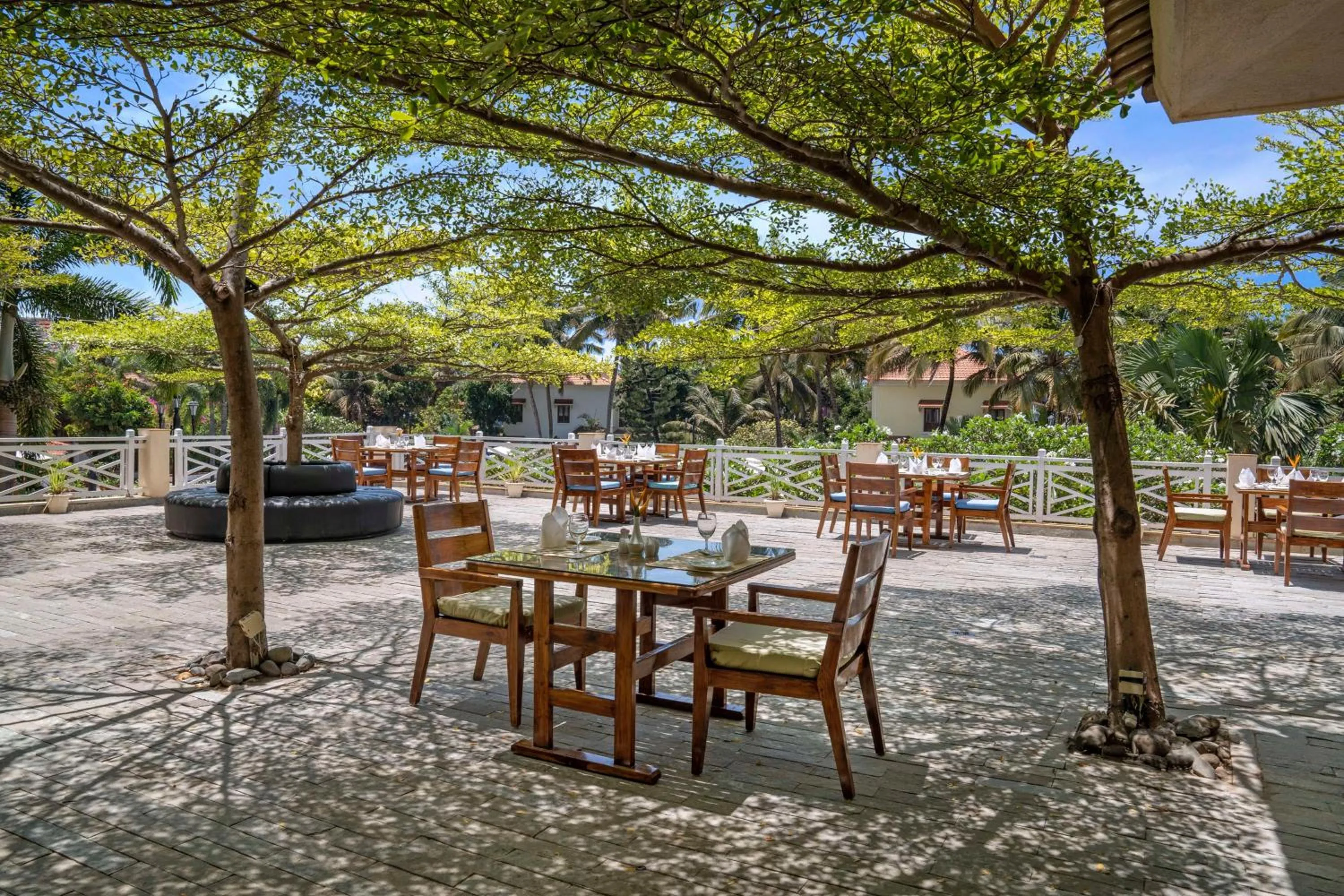 Restaurant/places to eat in Radisson Blu Resort, Goa