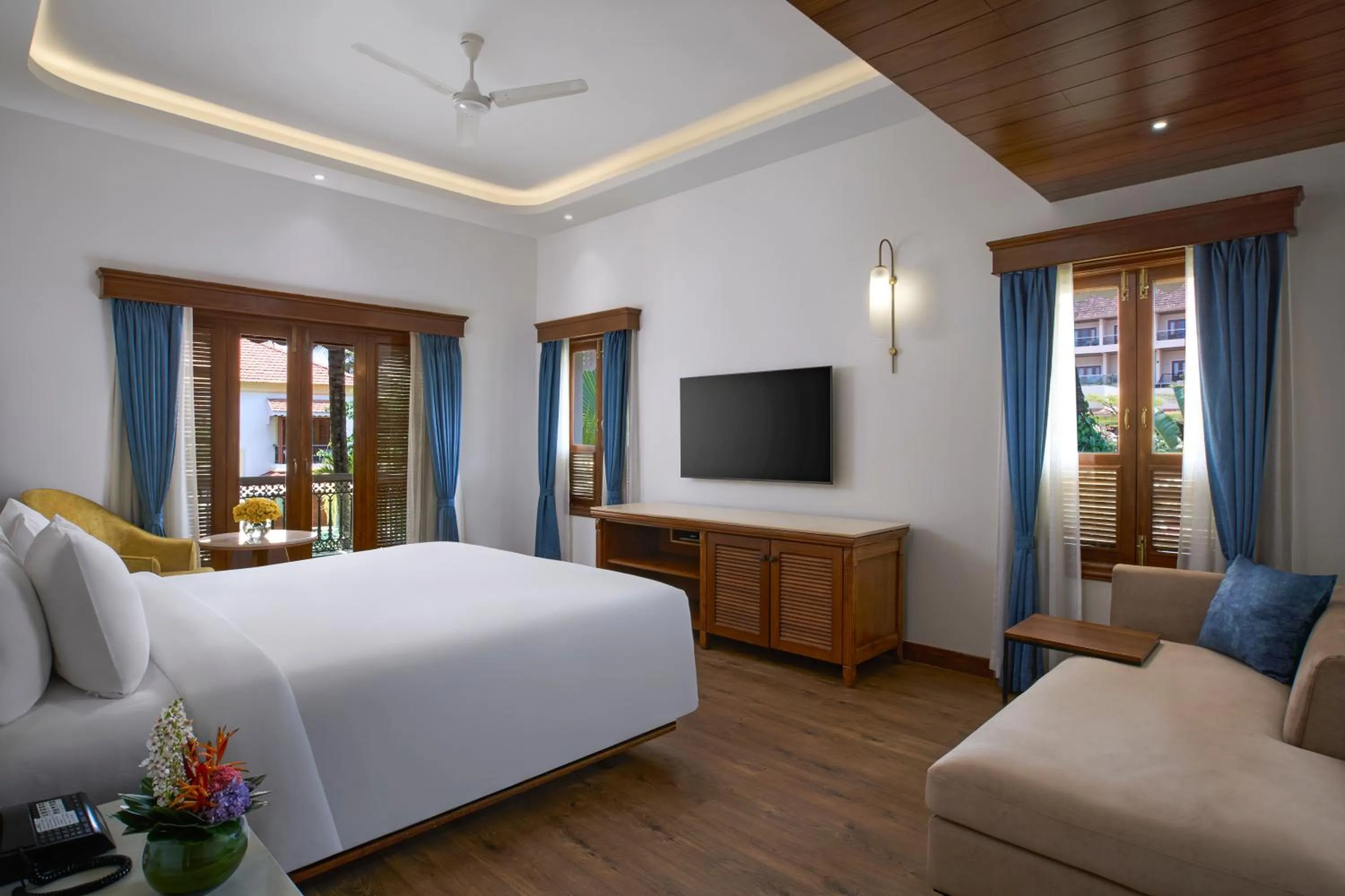 Bedroom, Bed in Radisson Blu Resort, Goa