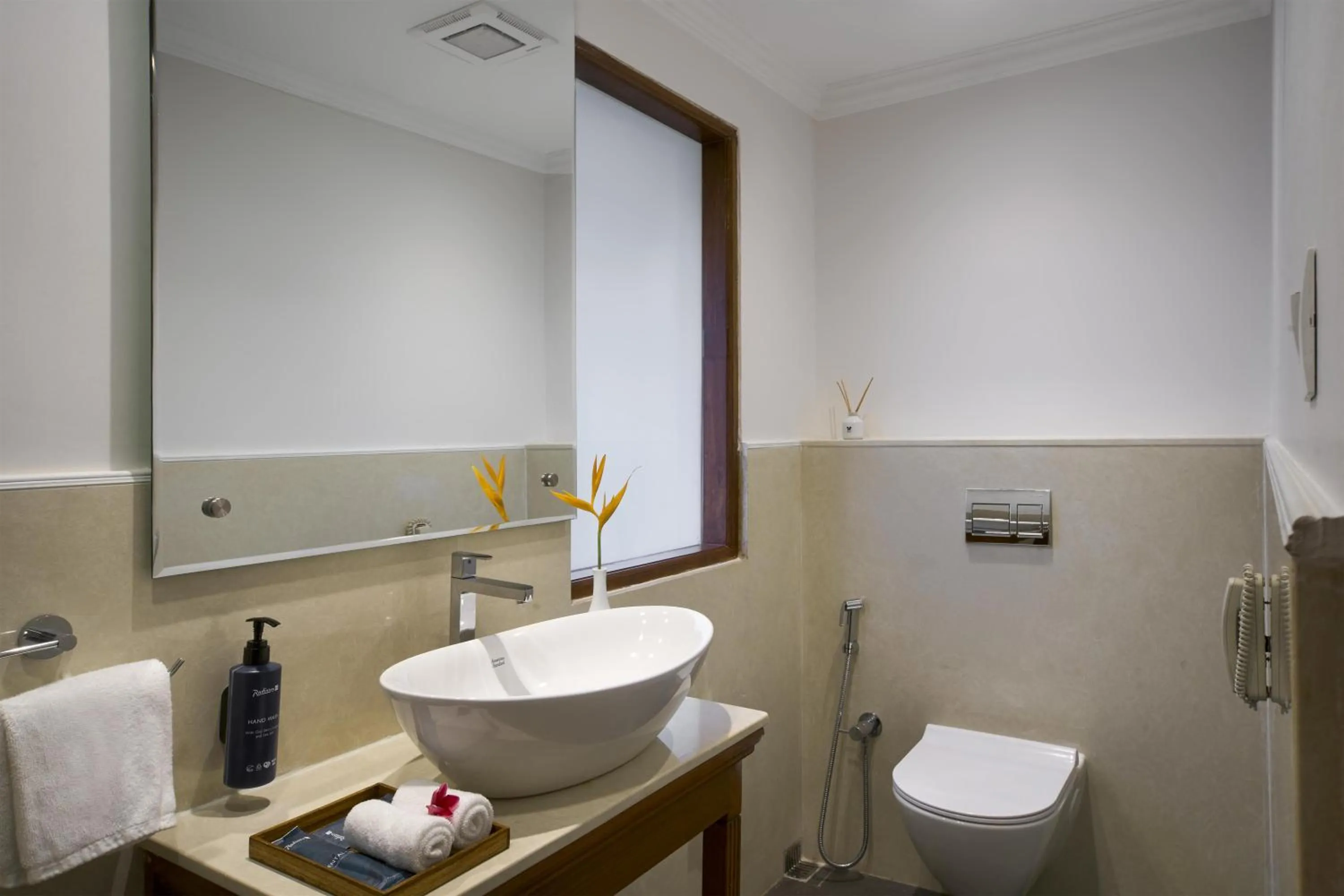 Bathroom in Radisson Blu Resort, Goa