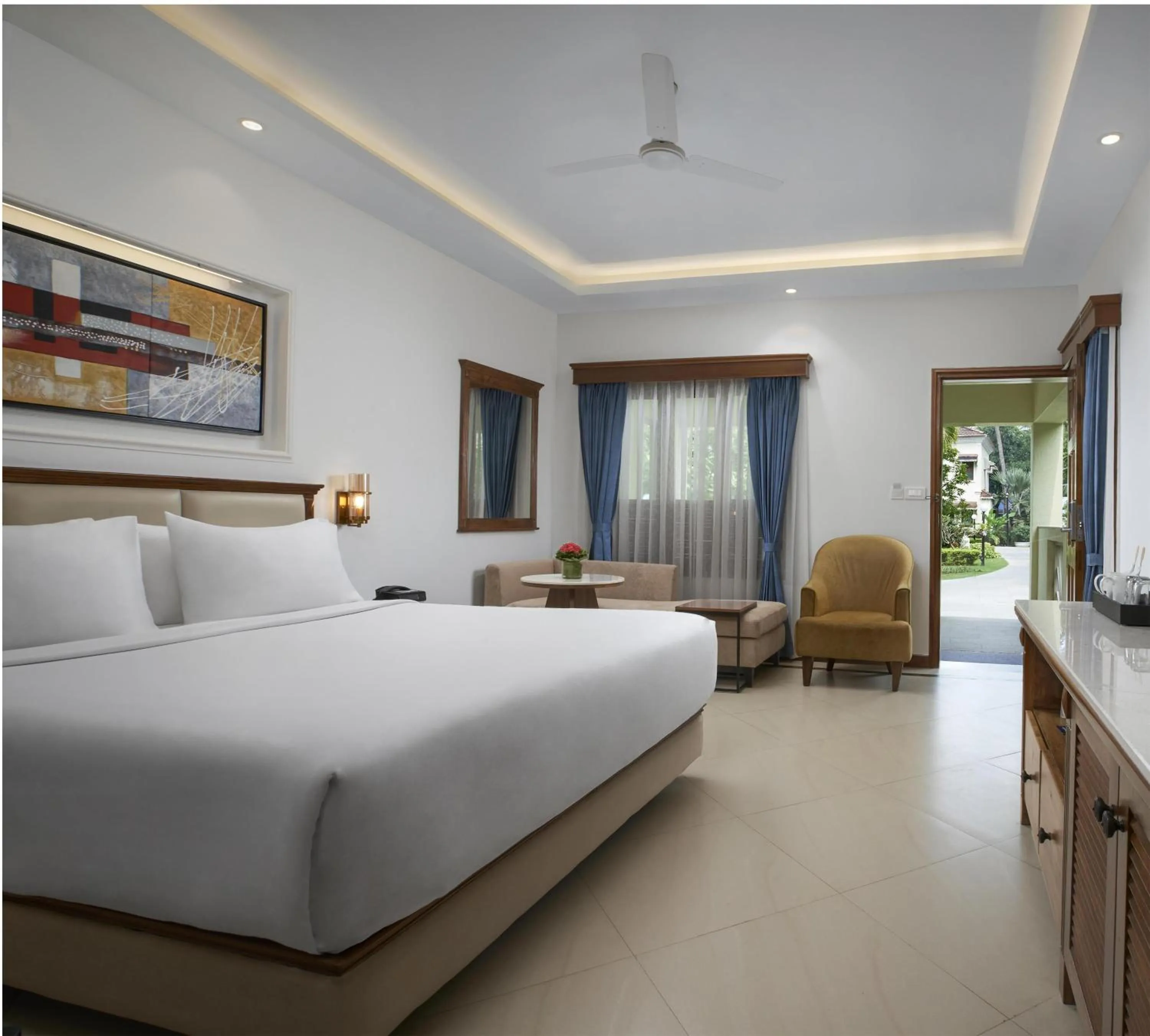 Bedroom, Bed in Radisson Blu Resort, Goa