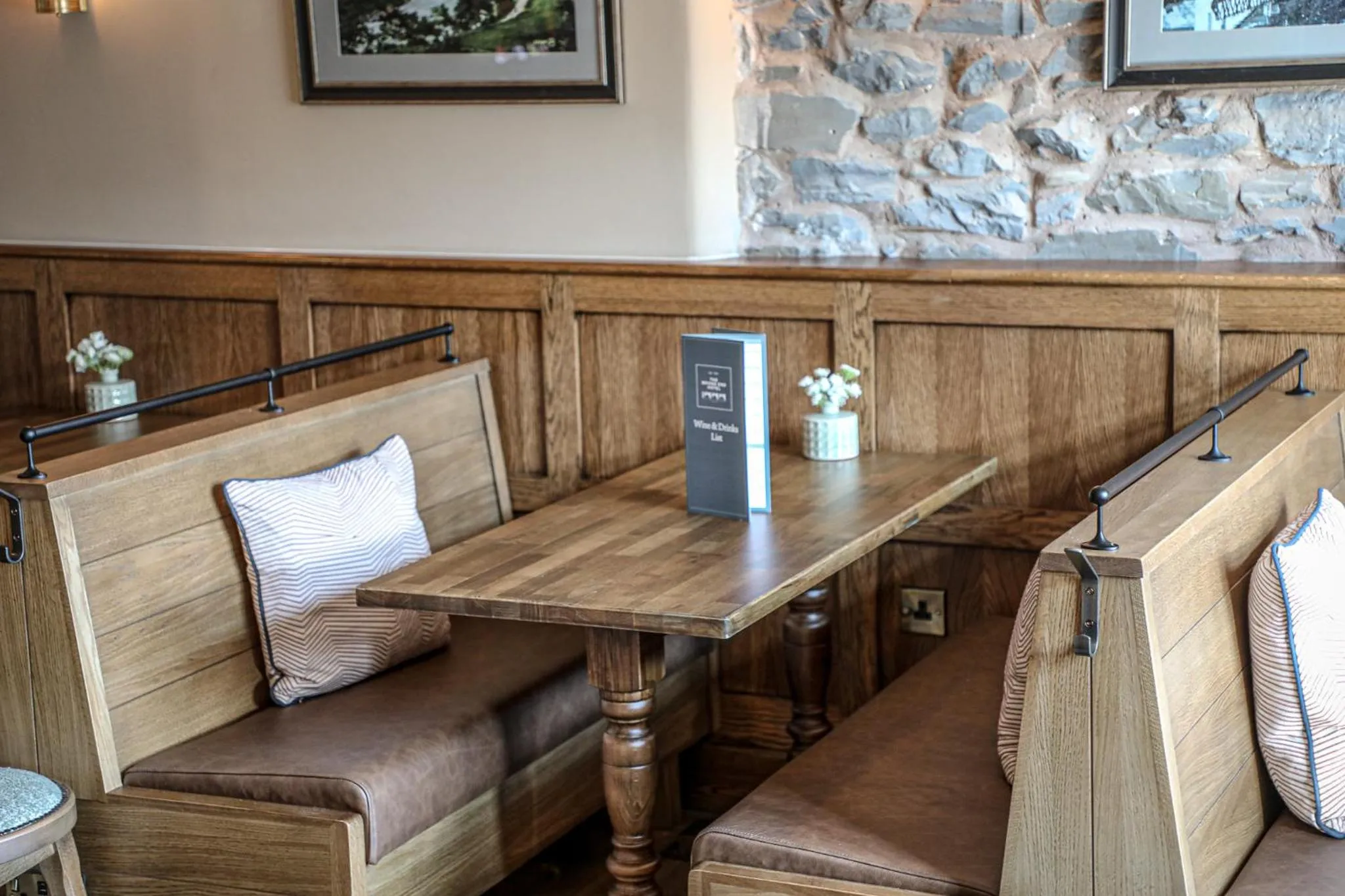 Lounge or bar in Bridge End Hotel