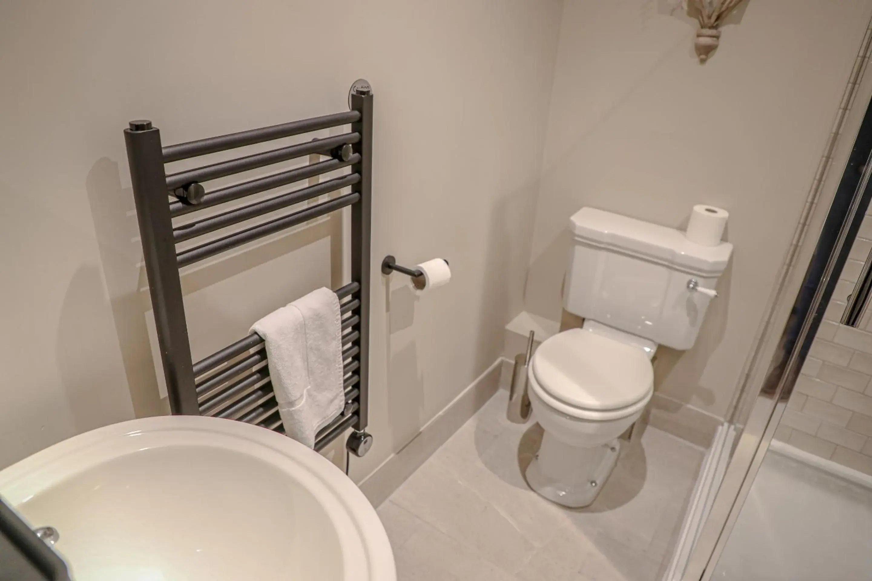 Twin Room with Private Bathroom in Bridge End Hotel Twin Room with Private Bathroom in Bridge End Hotel